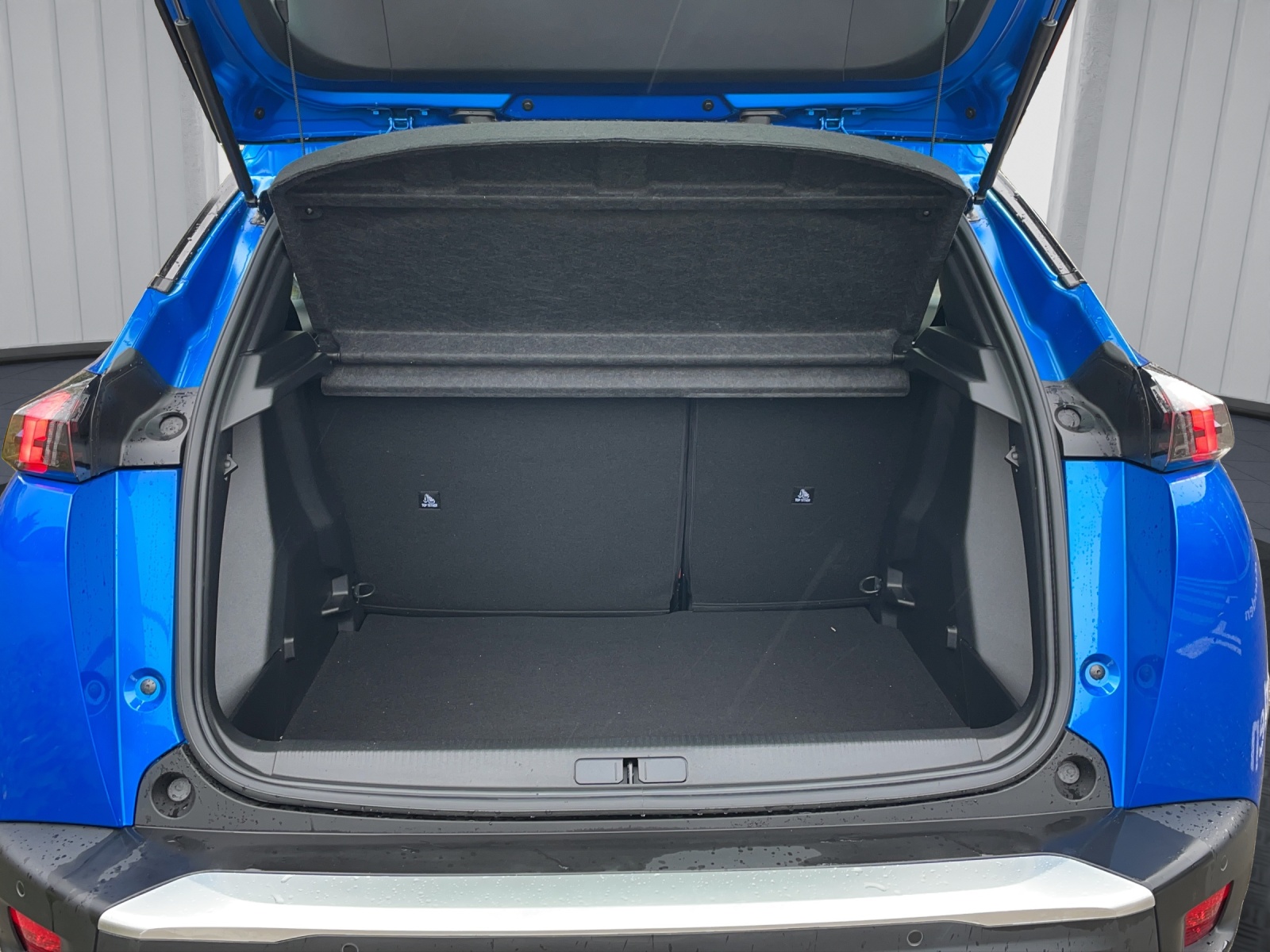 PEUGEOT 2008 e Active-image-8