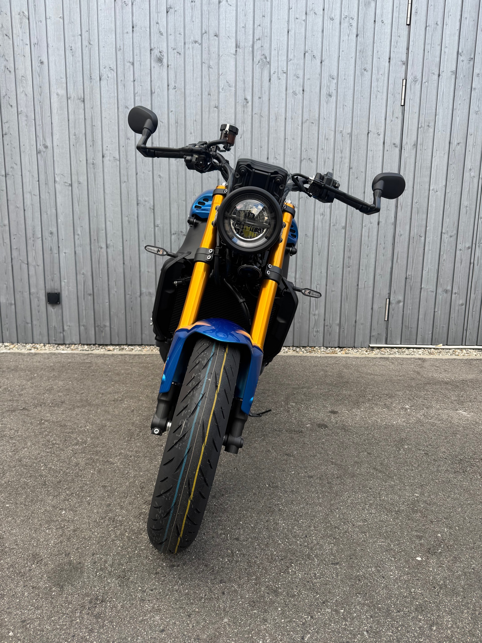 YAMAHA XSR 900-image-2