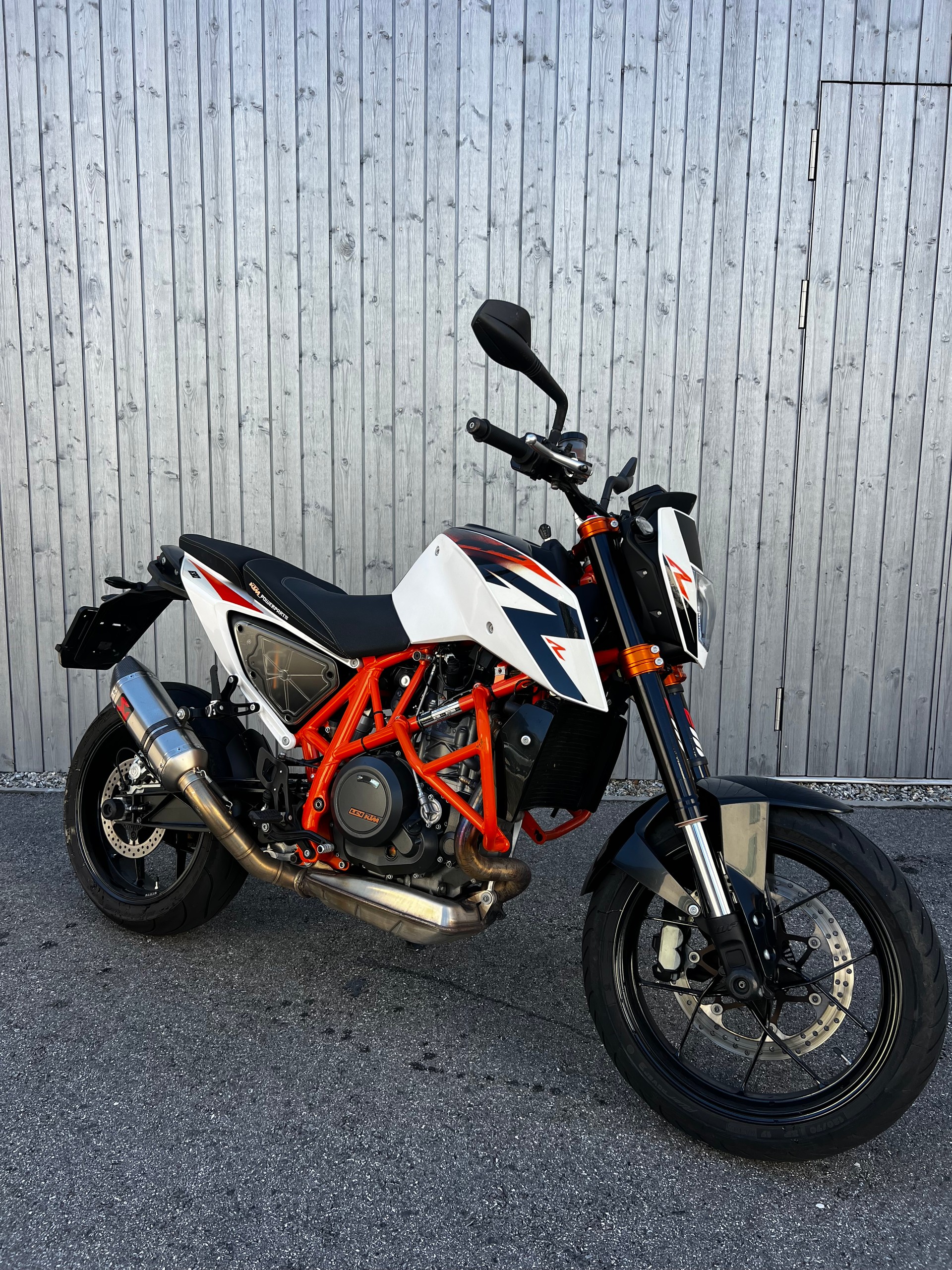 KTM 690 Duke R ABS-image-2