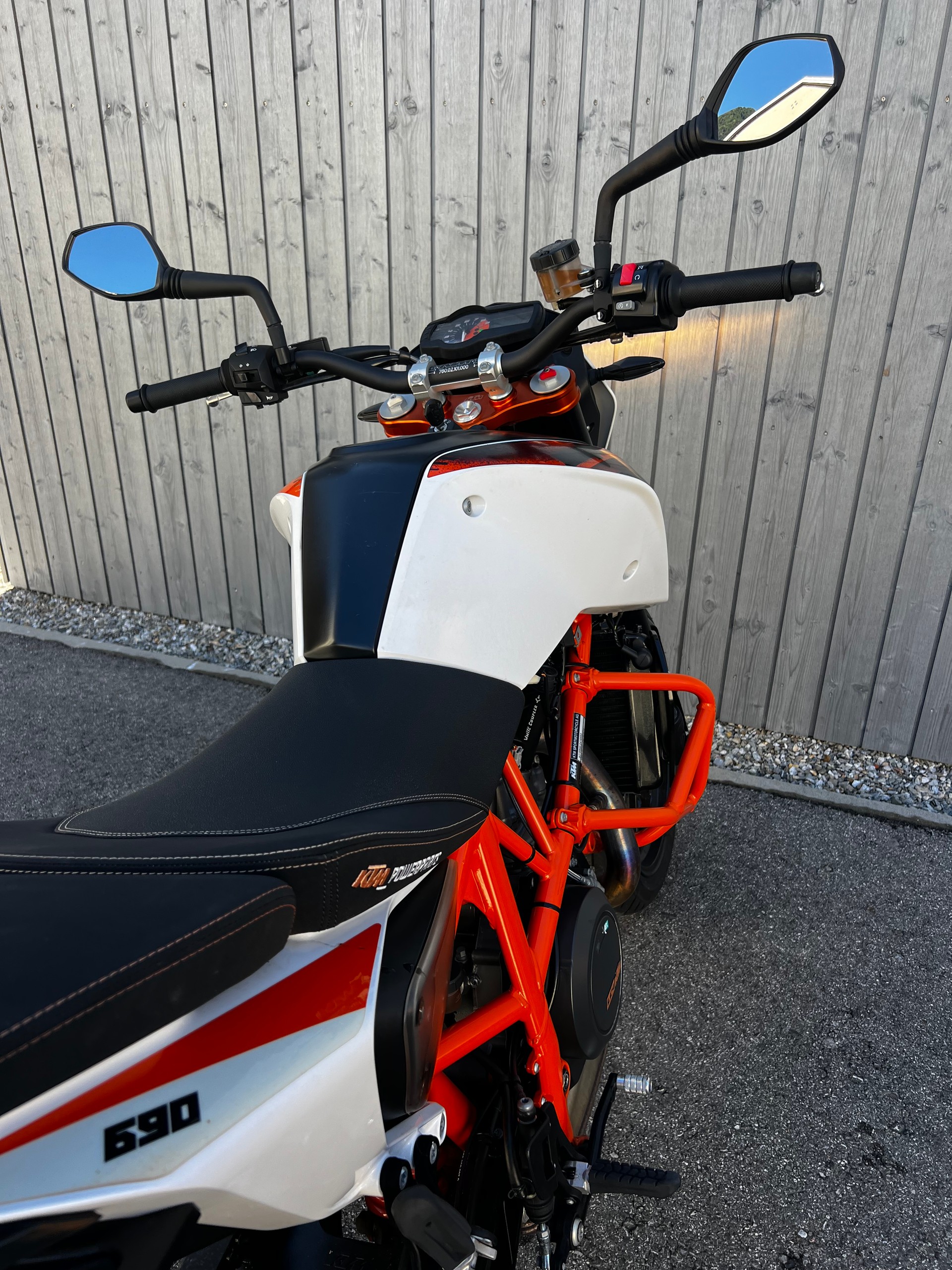 KTM 690 Duke R ABS-image-8