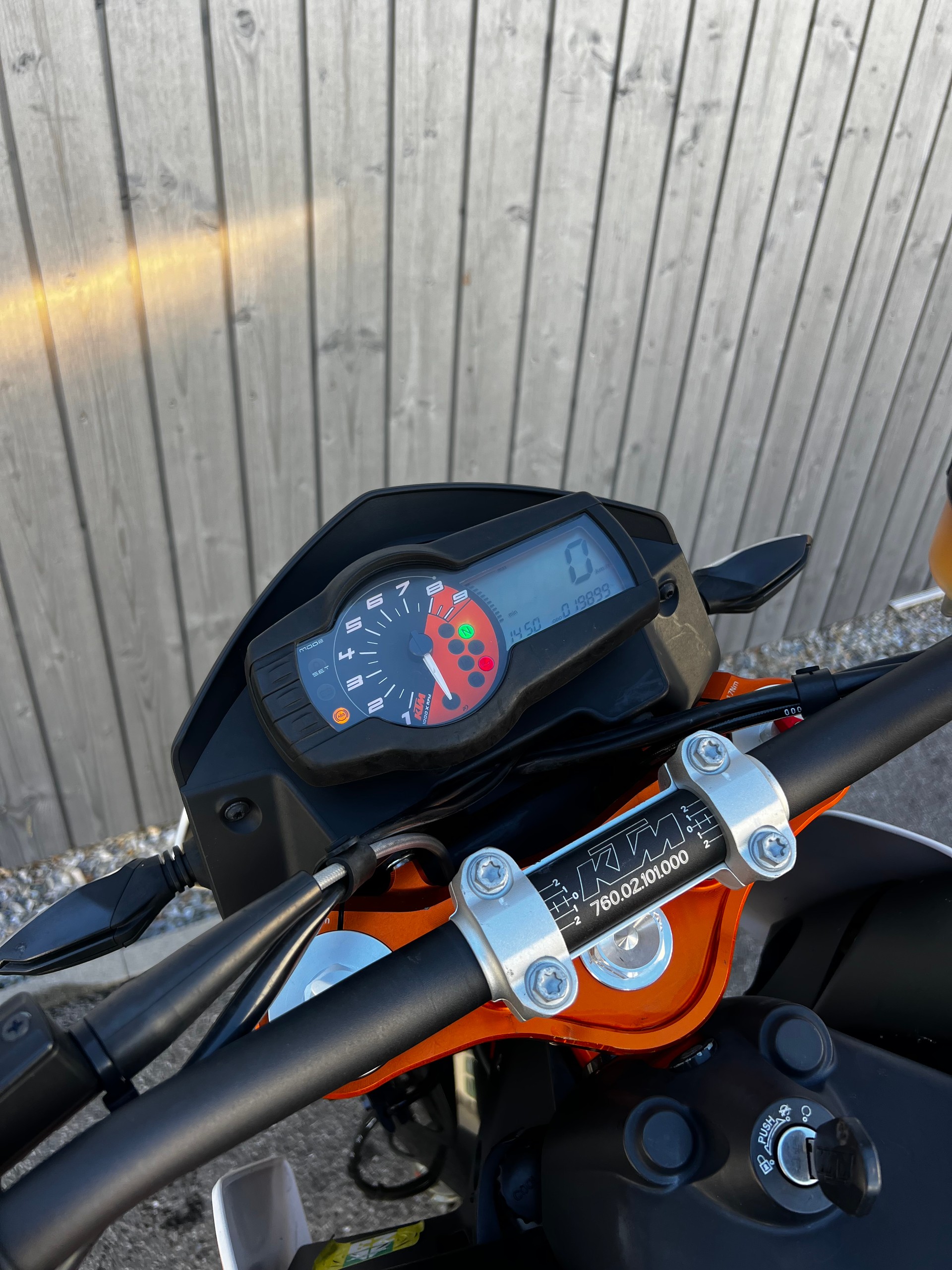 KTM 690 Duke R ABS-image-6