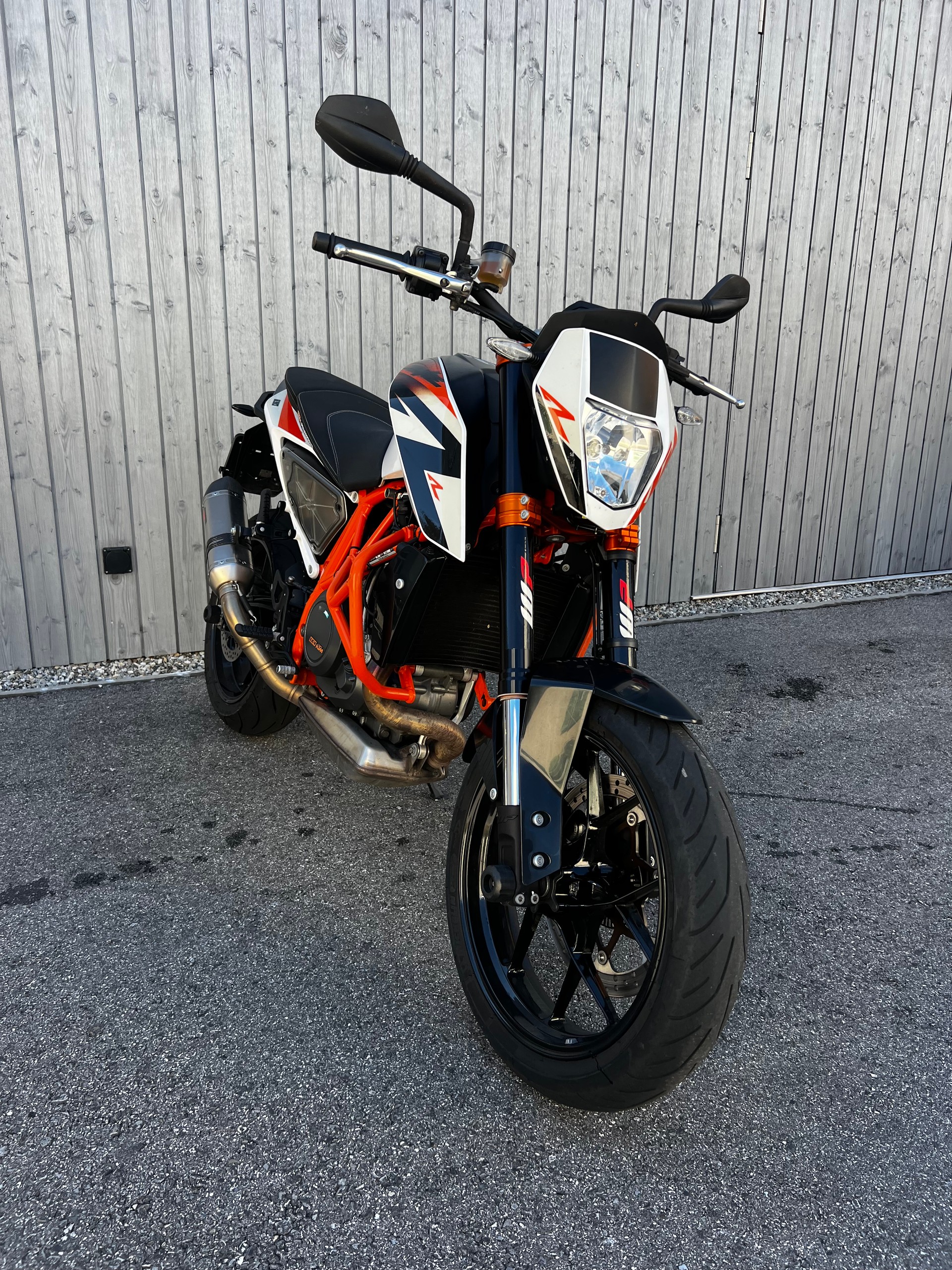 KTM 690 Duke R ABS-image-4