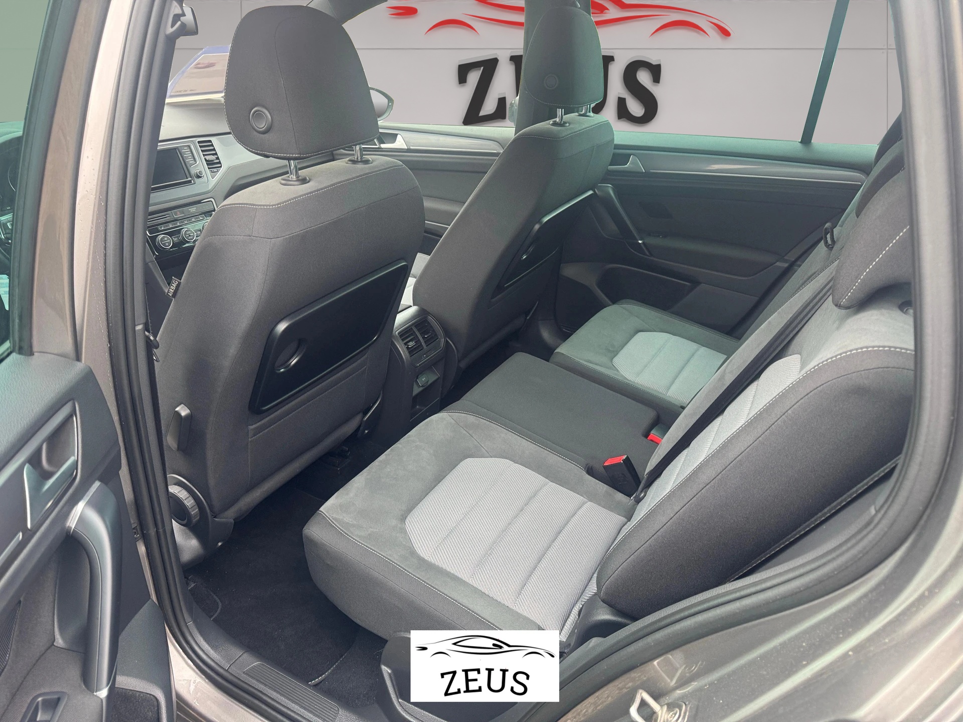 VW Golf Sportsvan 1.4 TSI Allstar R-Line-image-10