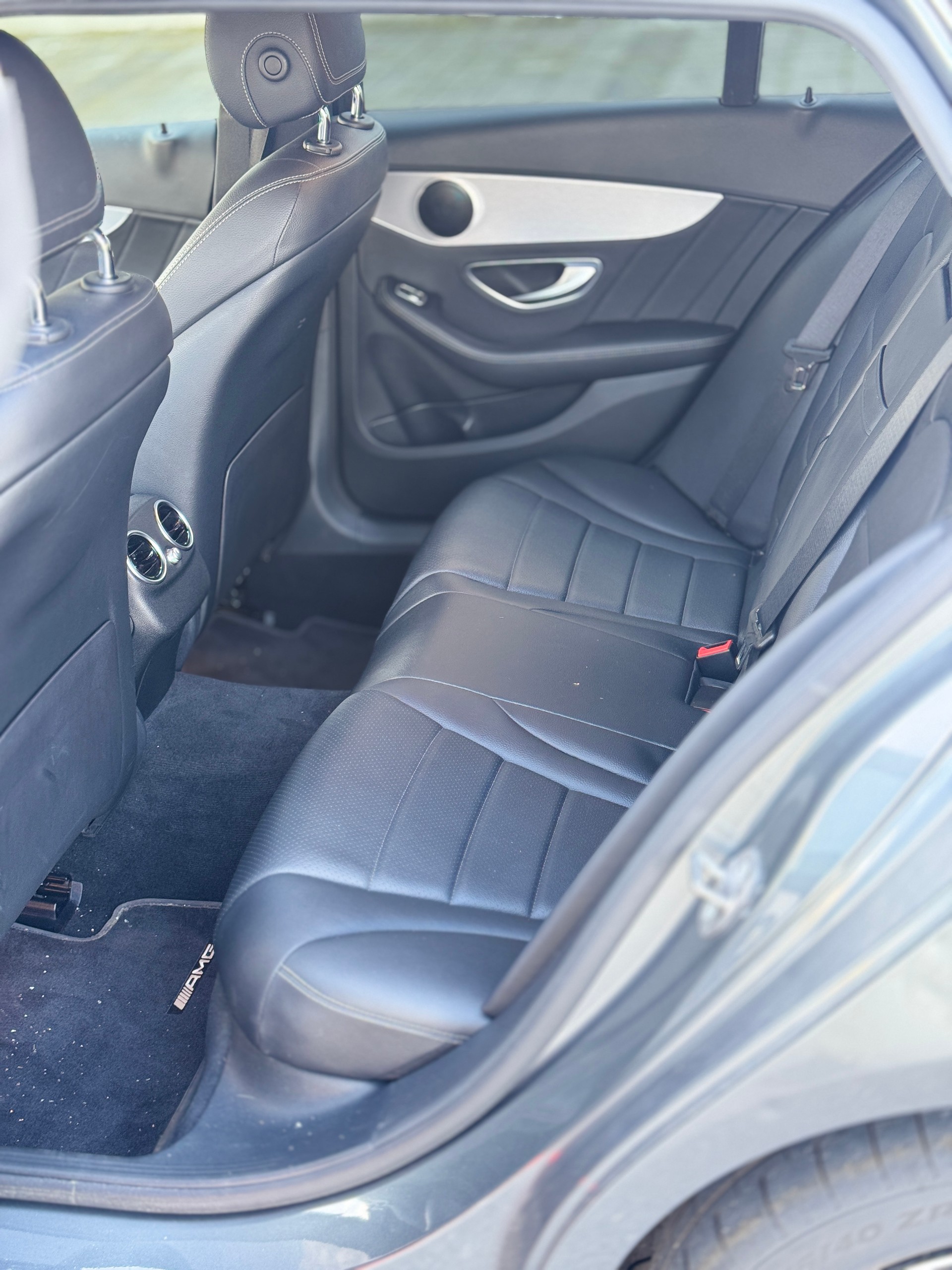 MERCEDES-BENZ C 200 Swiss Star AMG Line 4M 9G-Tronic-image-10