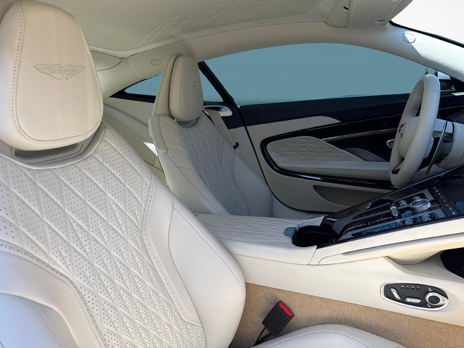 ASTON MARTIN DB12 Coupé 4.0 V8 Bi-Turbo-image-9