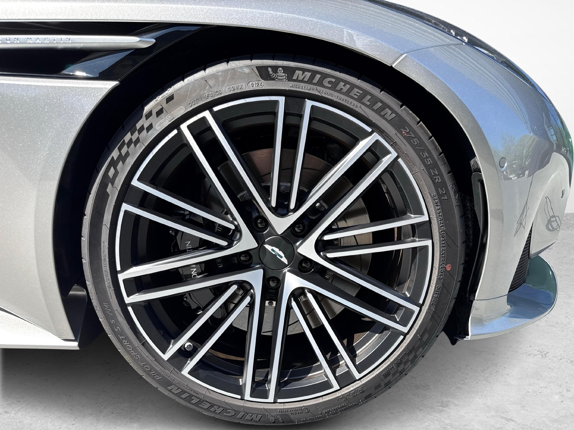 ASTON MARTIN DB12 Coupé 4.0 V8 Bi-Turbo-image-12