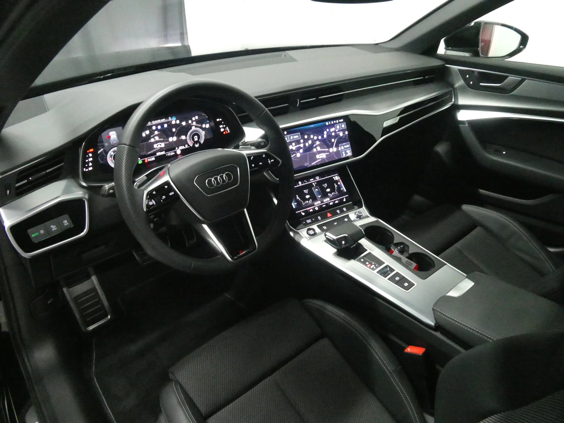 AUDI A6 Avant 40 TDI S line S-tronic - Panorama - Navi - Keyless - 360° Kamera - 204 PS-image-7