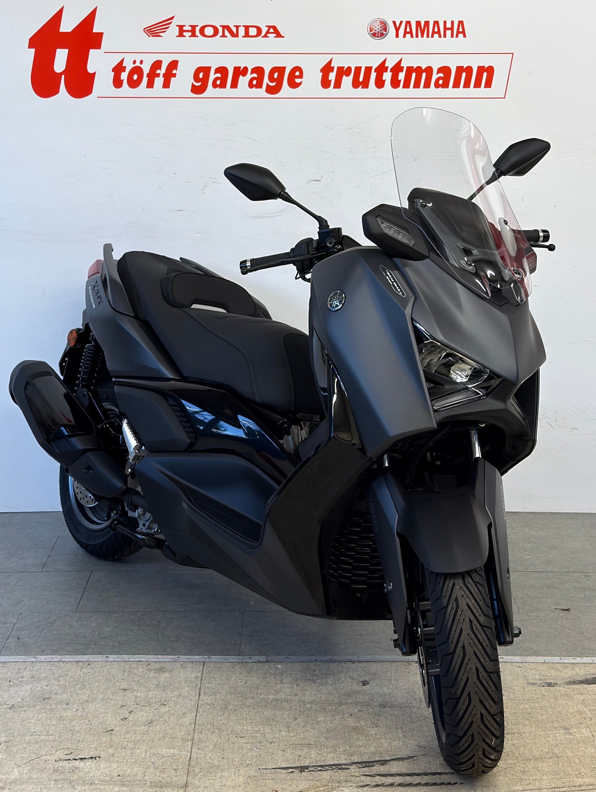 YAMAHA X-Max 300 Tech Max+-image-2
