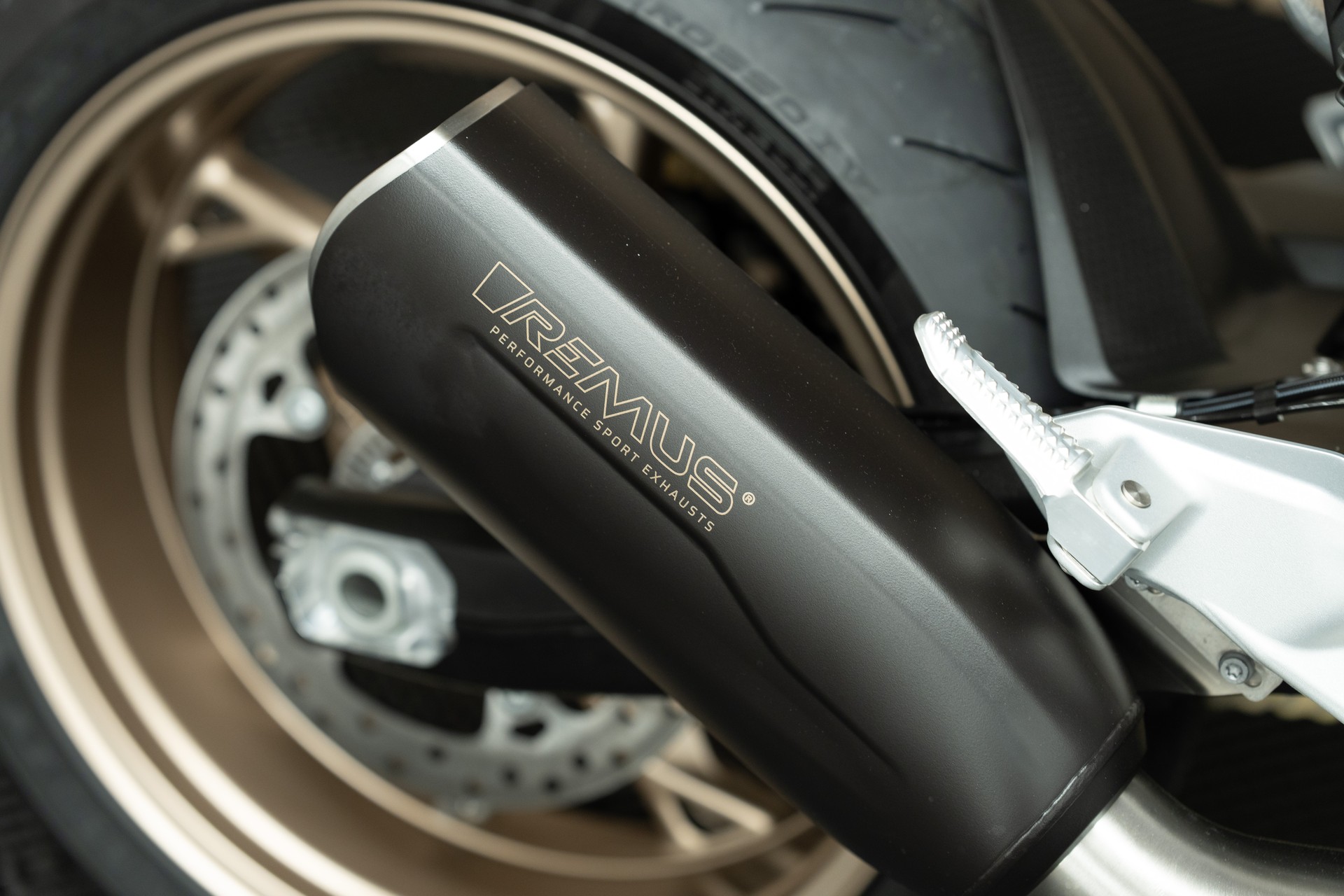 BMW F 900 R A2 Individual mit 0.9% Leasing, Sportschalldämpfer u. v. m.-image-4