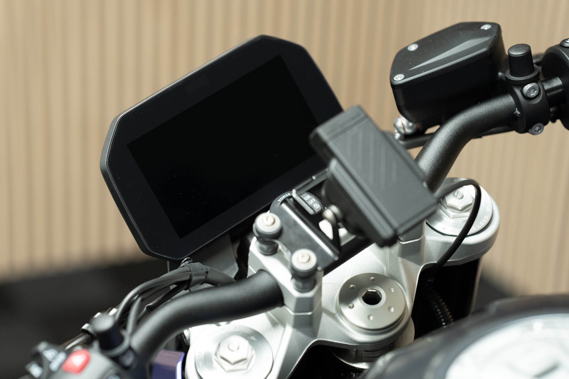 BMW F 900 R A2 Individual mit 0.9% Leasing, Sportschalldämpfer u. v. m.-image-3