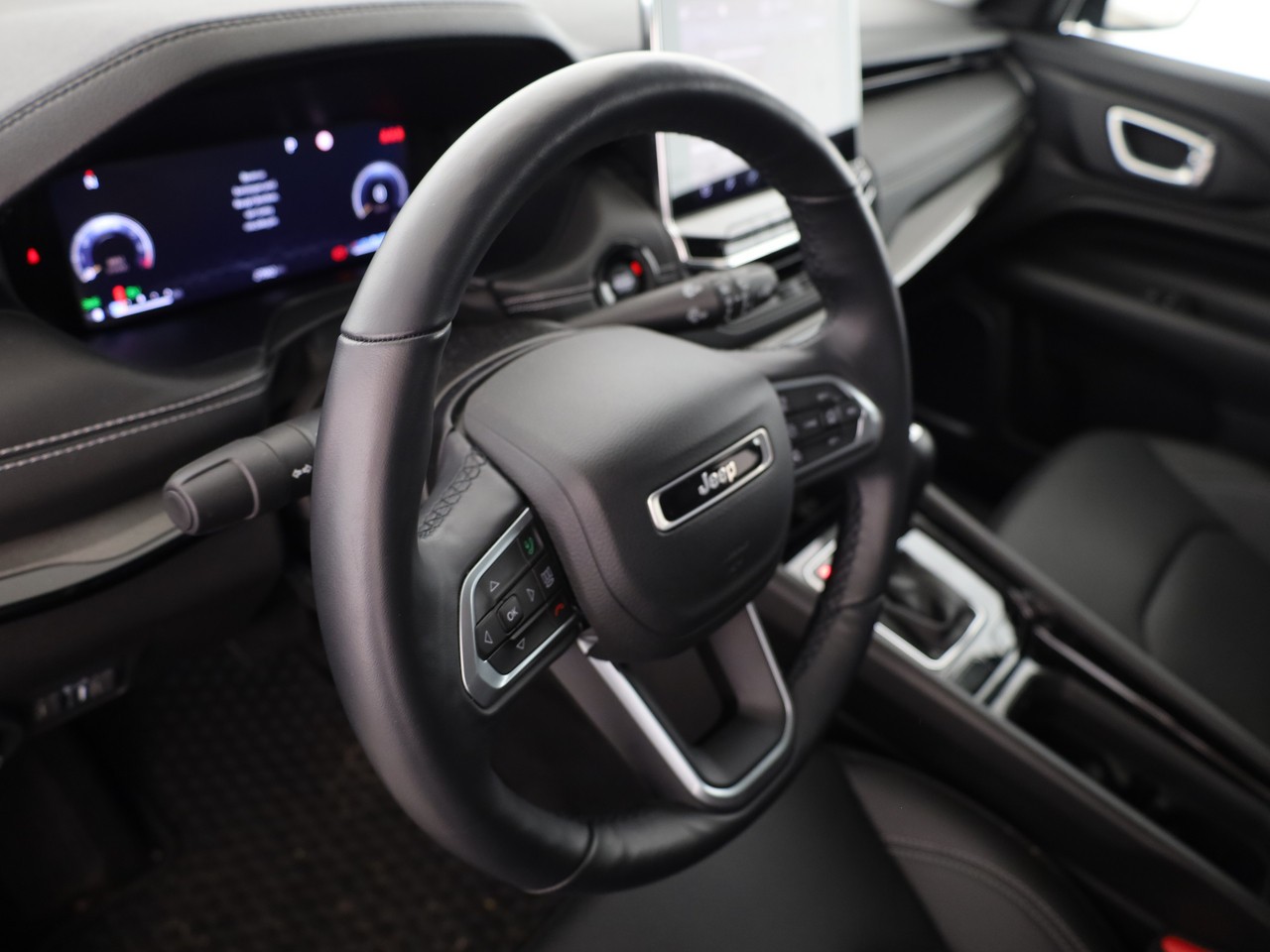 JEEP Compass 4x2 1.5 T MHEV Swiss Limited-image-6