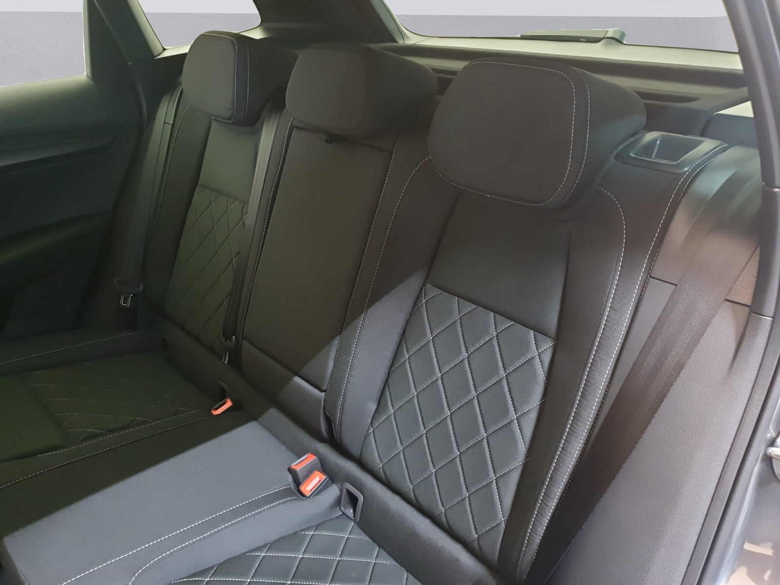 SKODA Karoq 2.0 TSI Dynamic Limited Edition 4x4 DSG-image-11