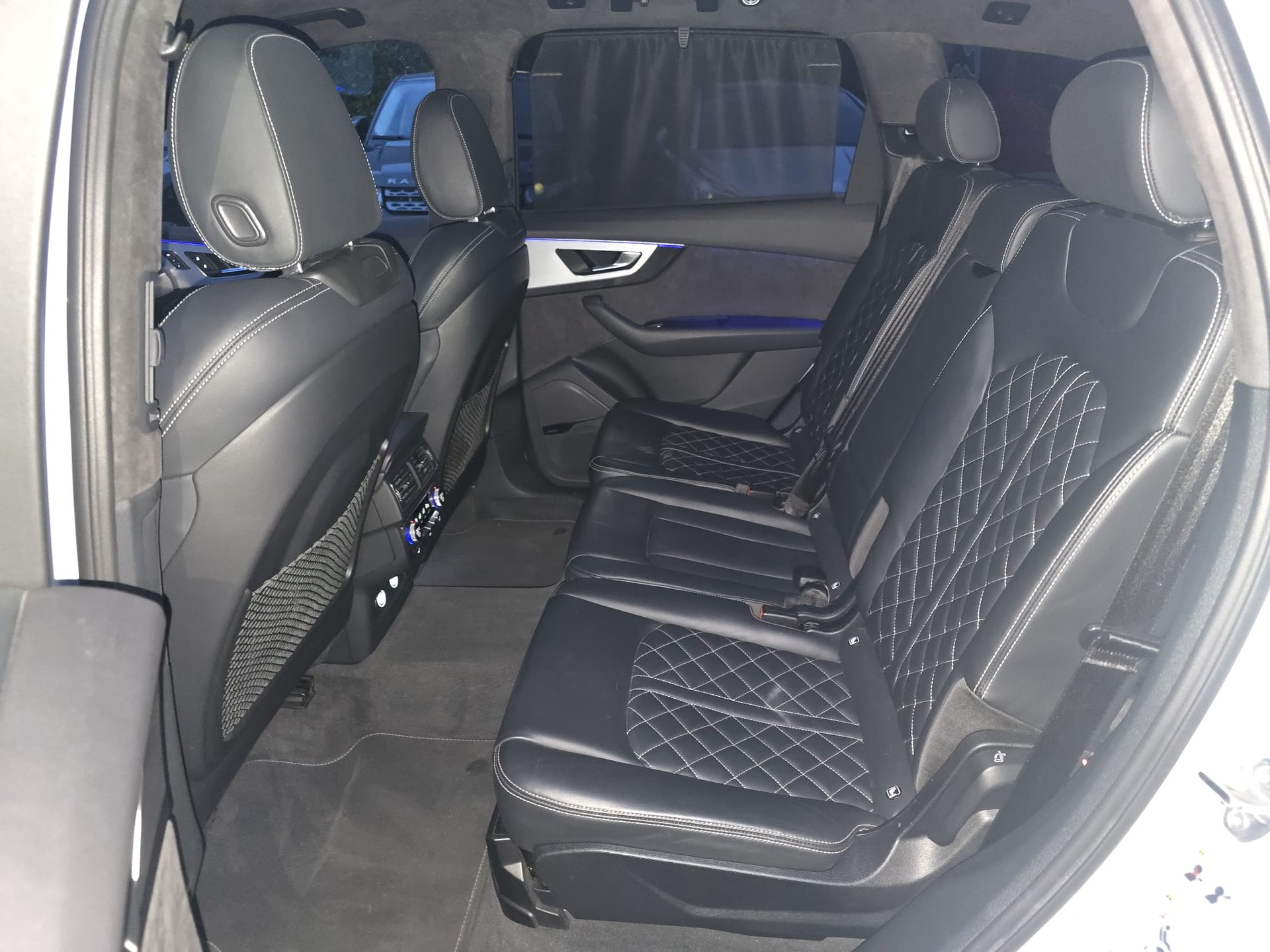 AUDI SQ7 4.0 TDI quattro tiptronic-image-9