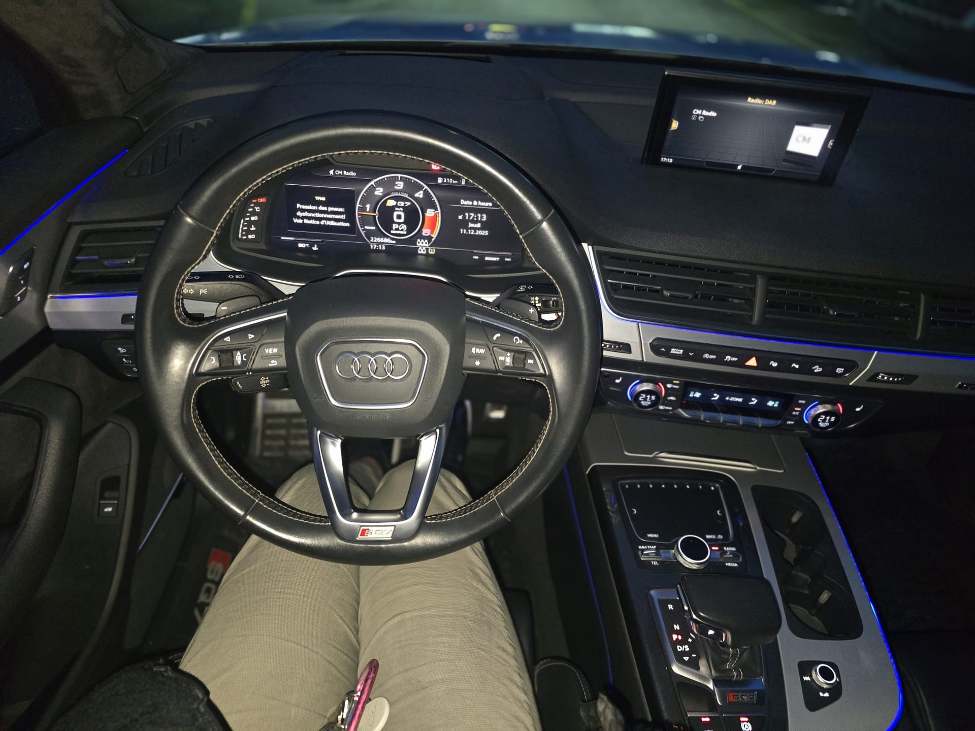 AUDI SQ7 4.0 TDI quattro tiptronic-image-17