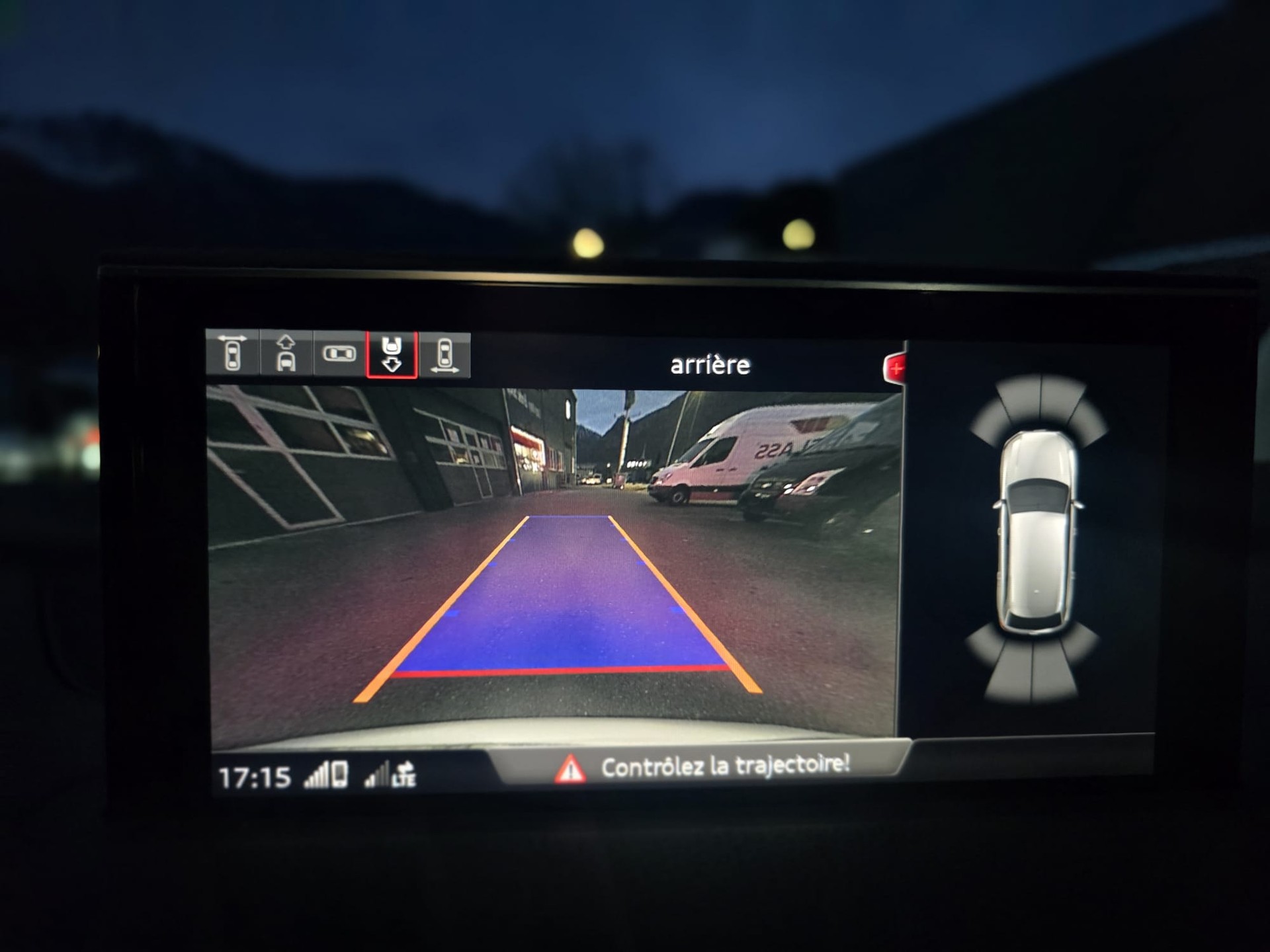 AUDI SQ7 4.0 TDI quattro tiptronic-image-15
