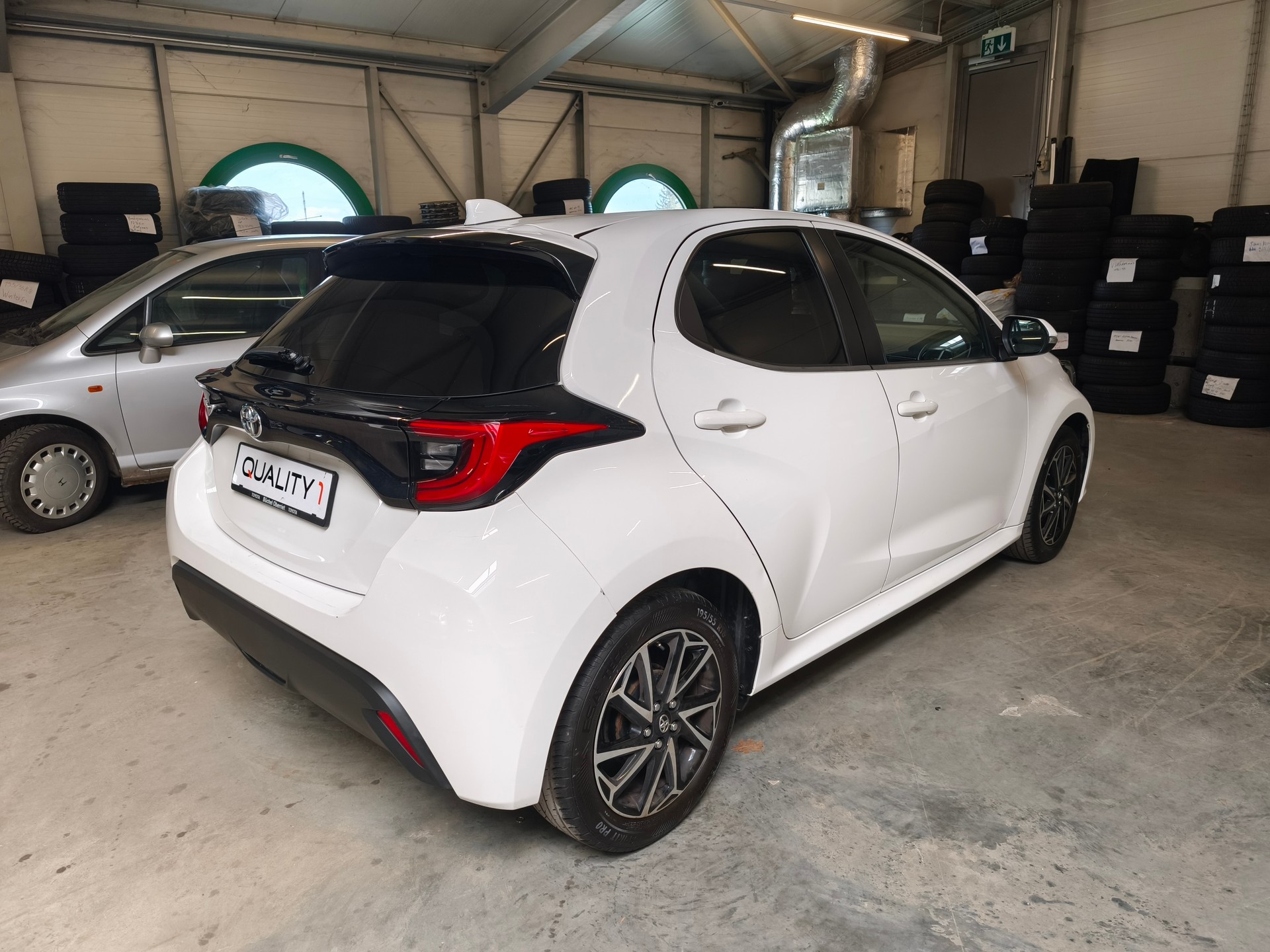 TOYOTA Yaris 1.5 Trend-image-2