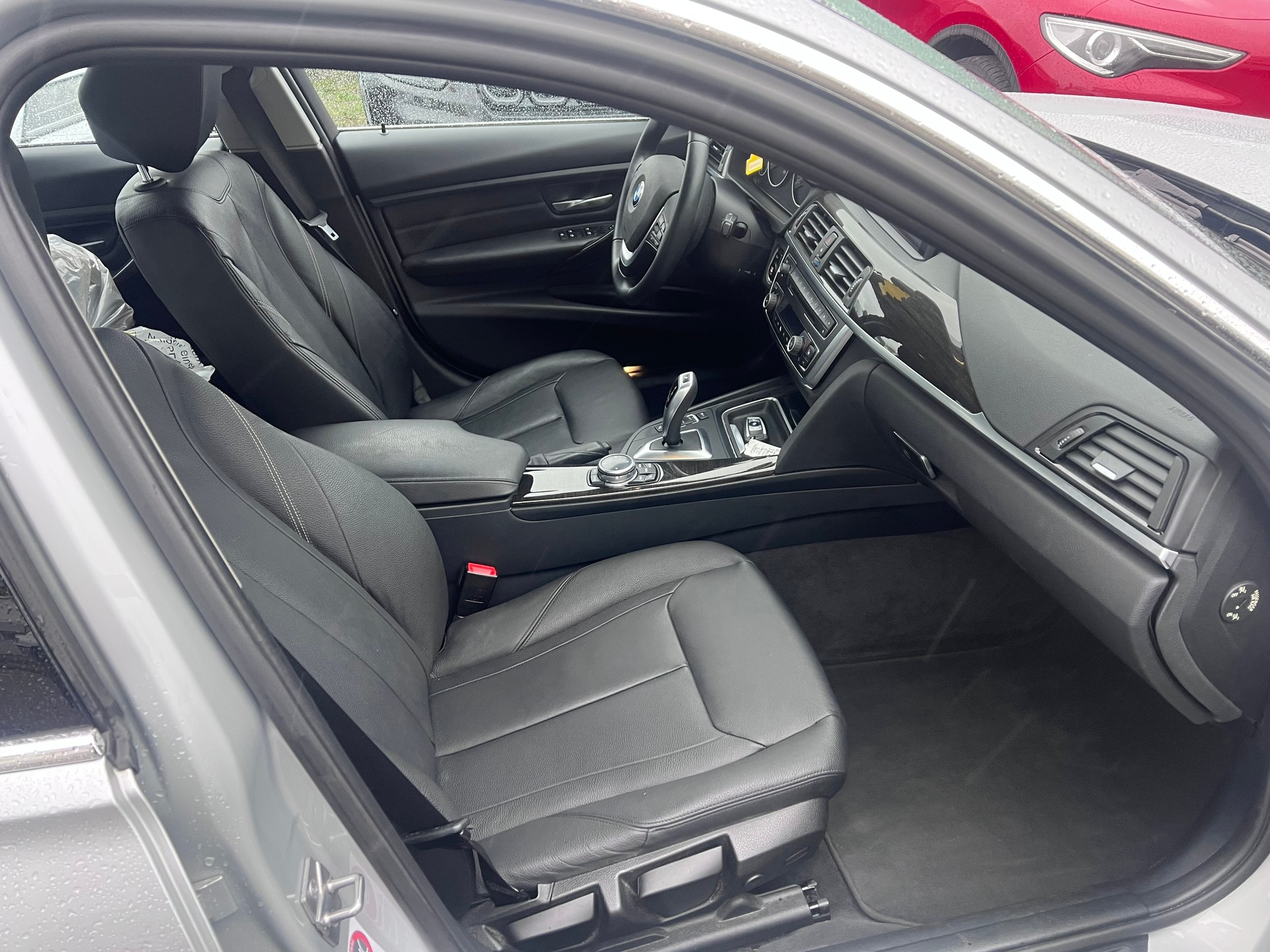 BMW 328i xDrive Steptronic-image-11