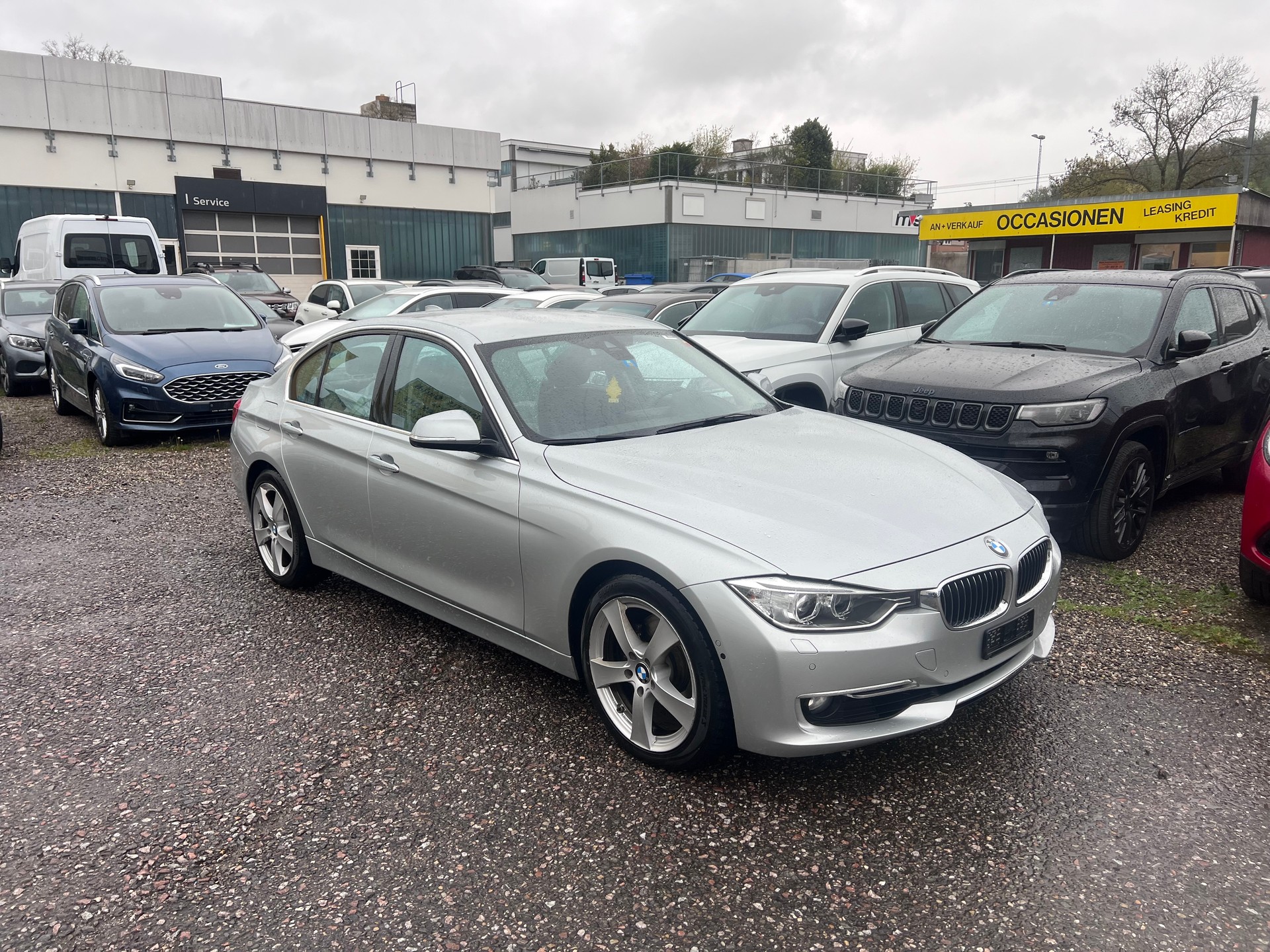 BMW 328i xDrive Steptronic-showroom-element-1