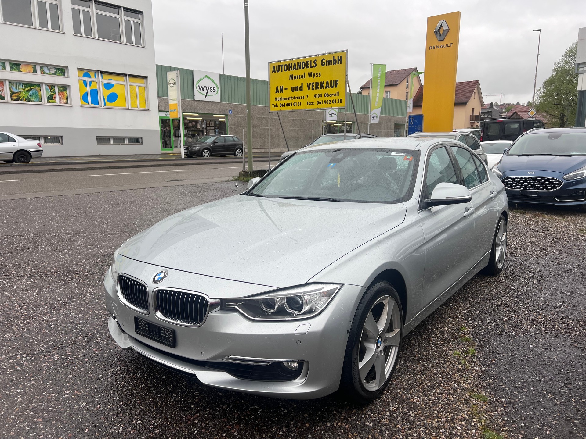 BMW 328i xDrive Steptronic-showroom-element-2