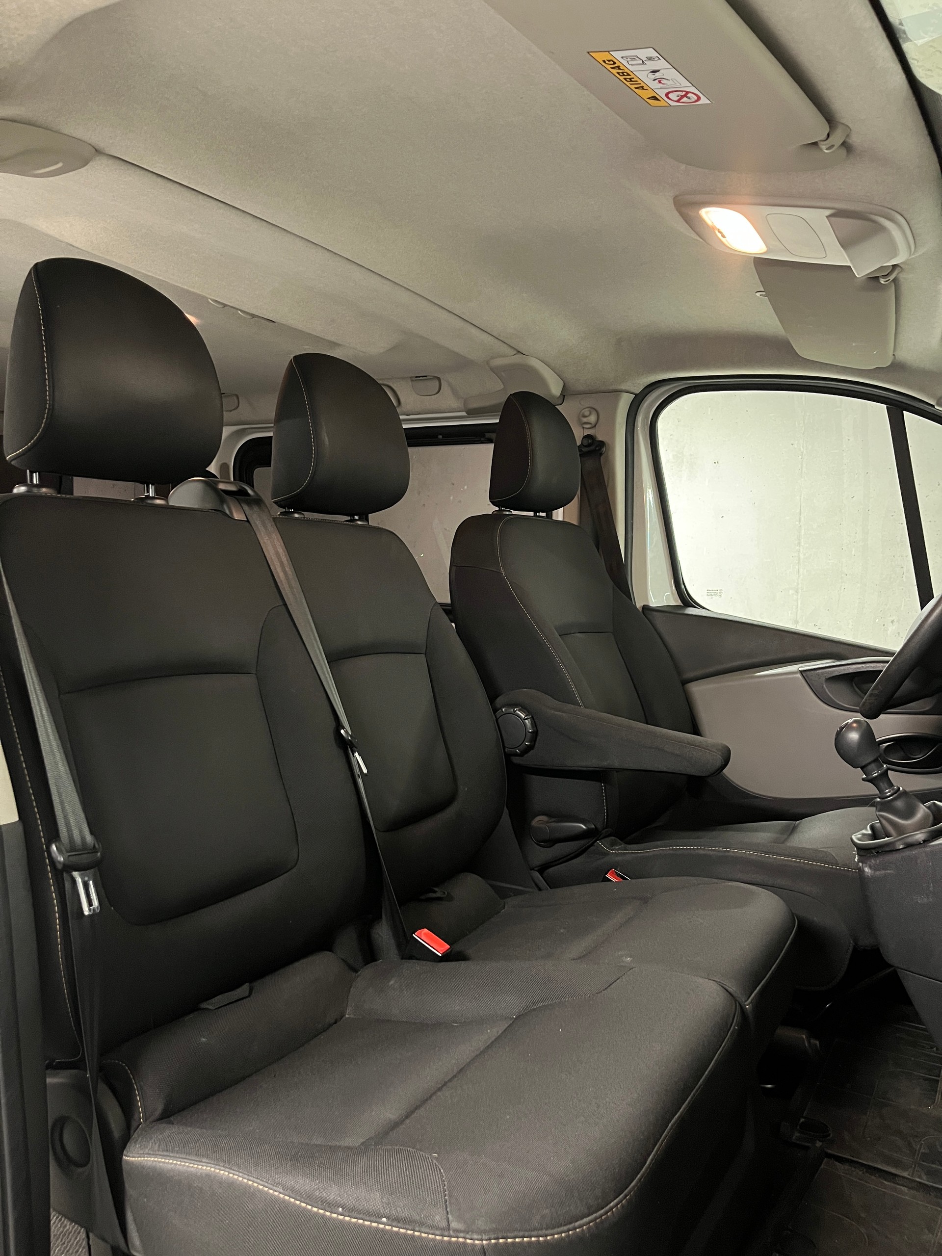 RENAULT Trafic ENERGY dCi 145 Grand Passenger Dynamique-image-17