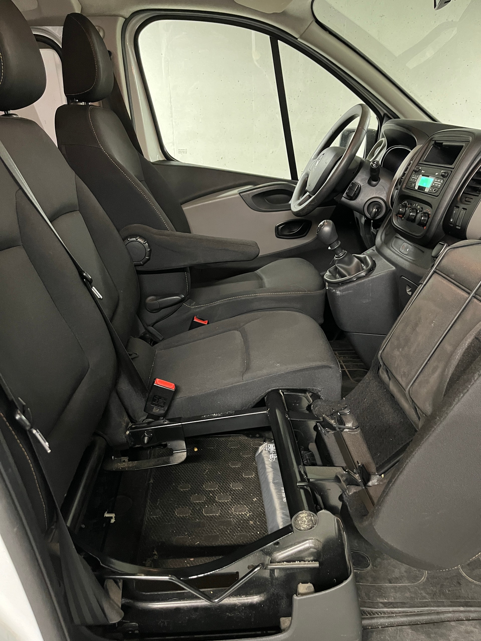 RENAULT Trafic ENERGY dCi 145 Grand Passenger Dynamique-image-18