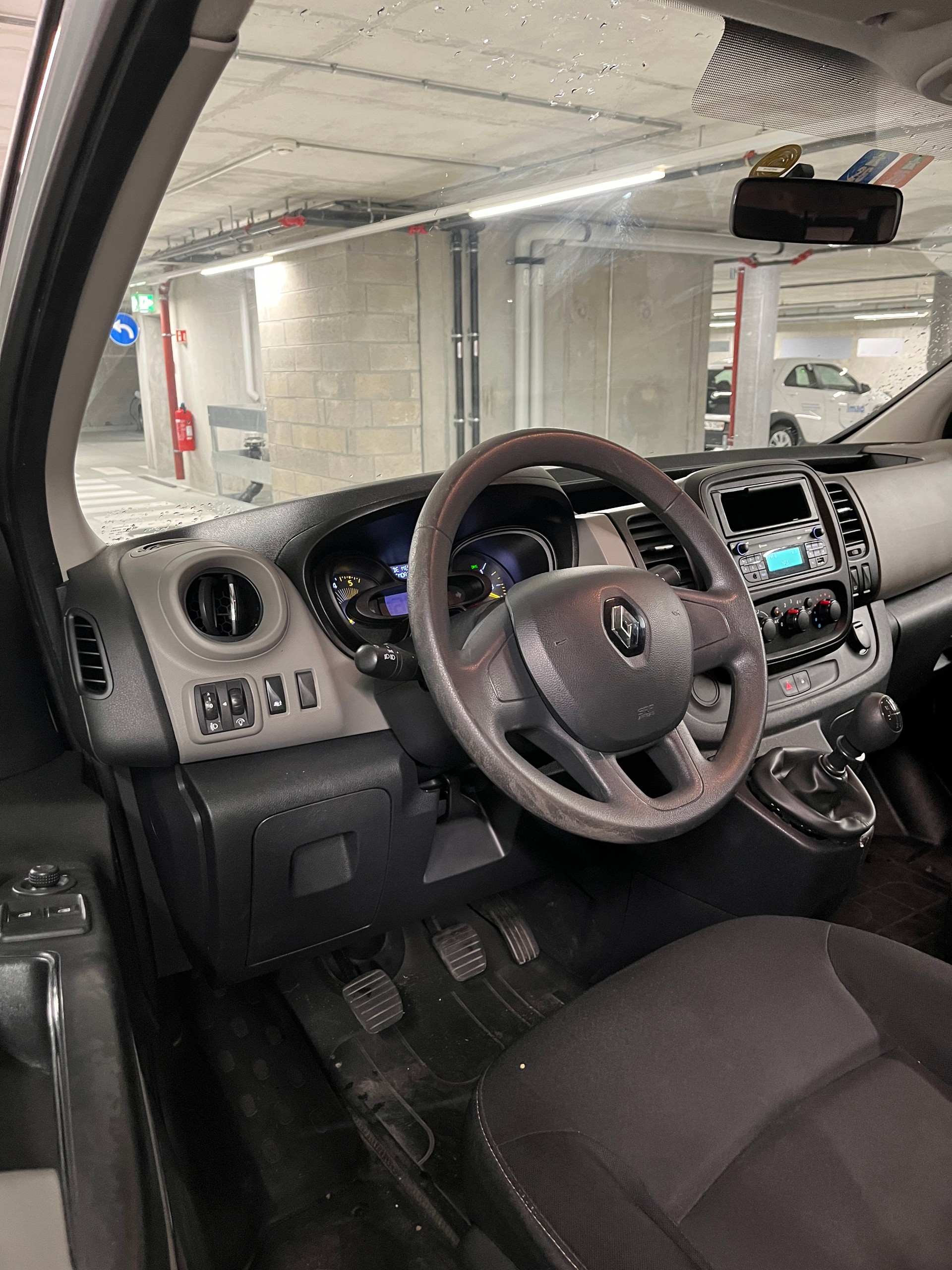 RENAULT Trafic ENERGY dCi 145 Grand Passenger Dynamique-image-13