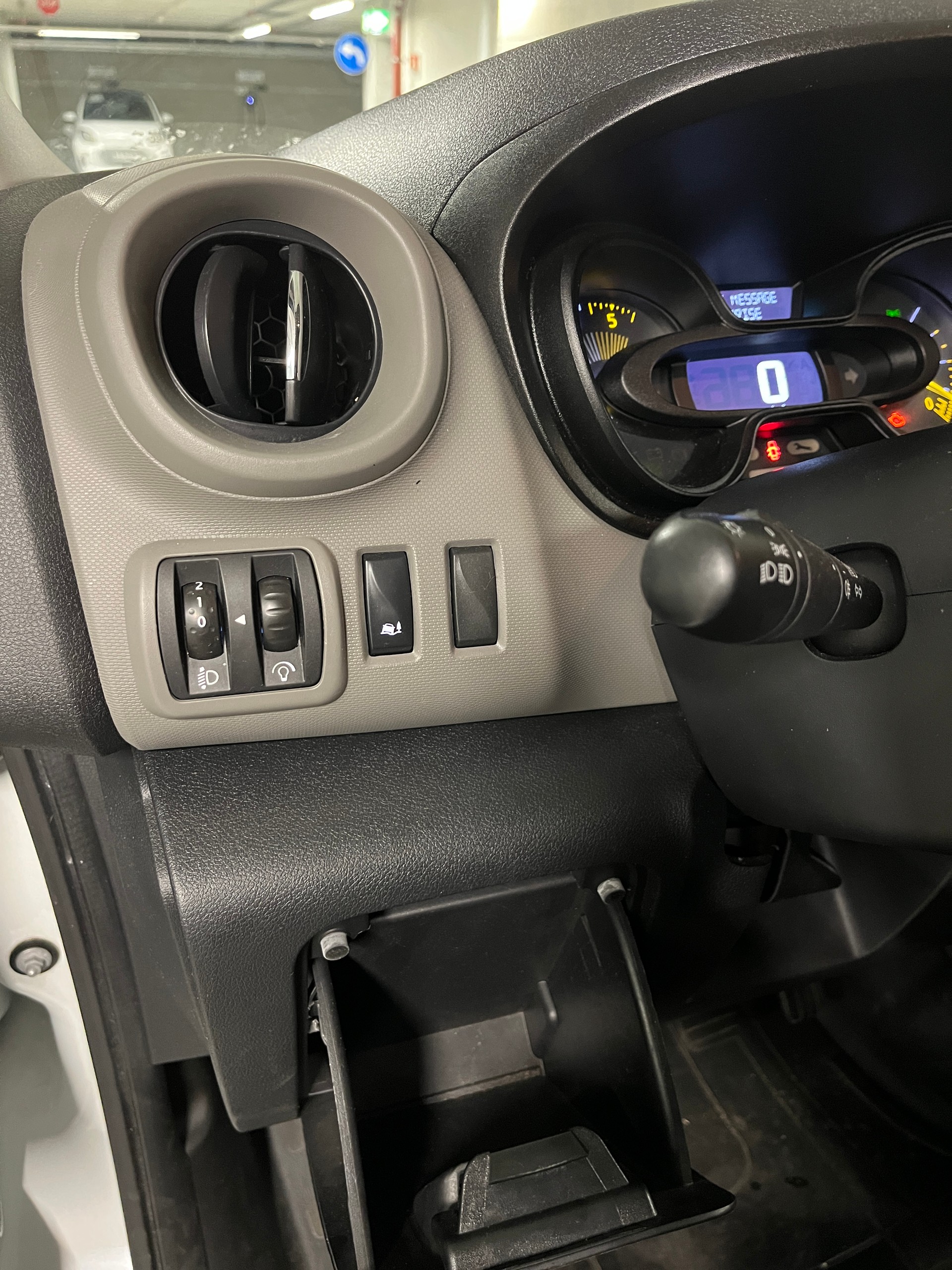 RENAULT Trafic ENERGY dCi 145 Grand Passenger Dynamique-image-16