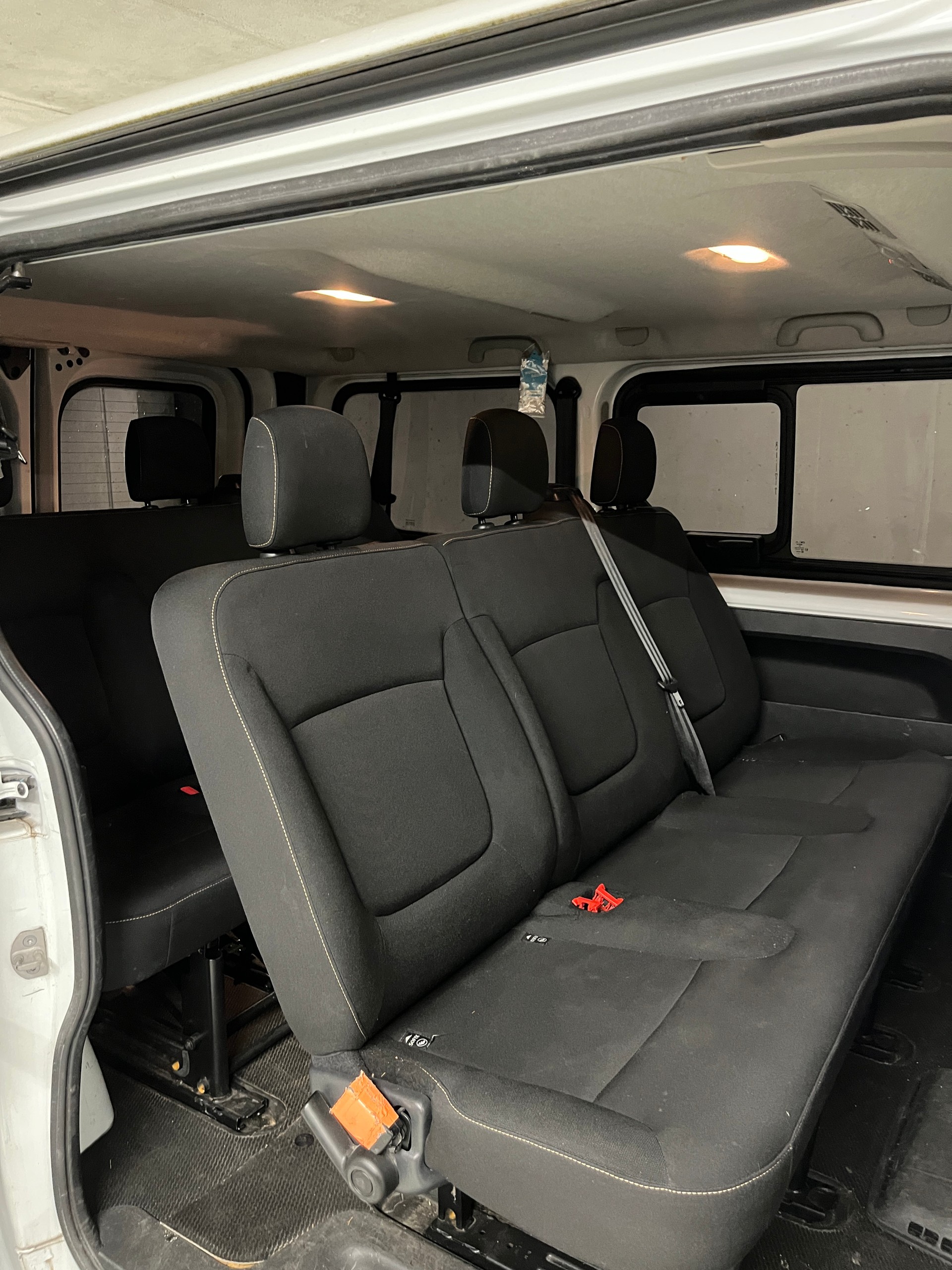 RENAULT Trafic ENERGY dCi 145 Grand Passenger Dynamique-showroom-element-3
