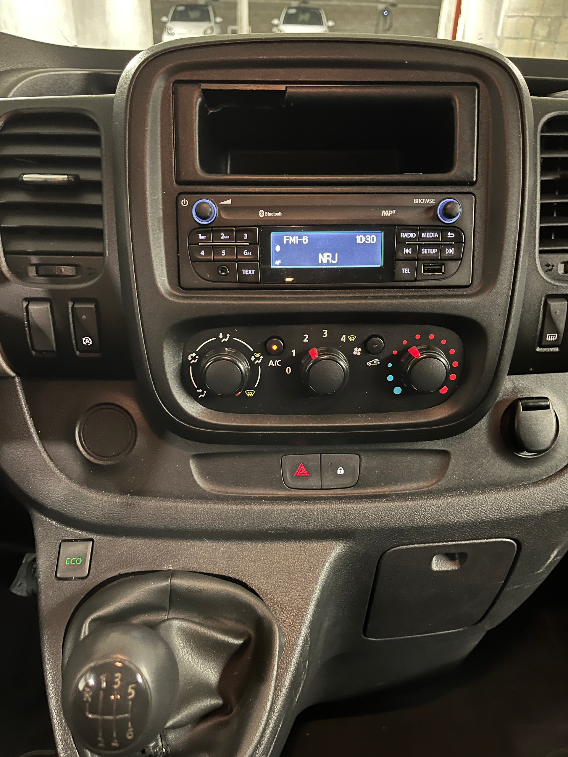 RENAULT Trafic ENERGY dCi 145 Grand Passenger Dynamique-image-14