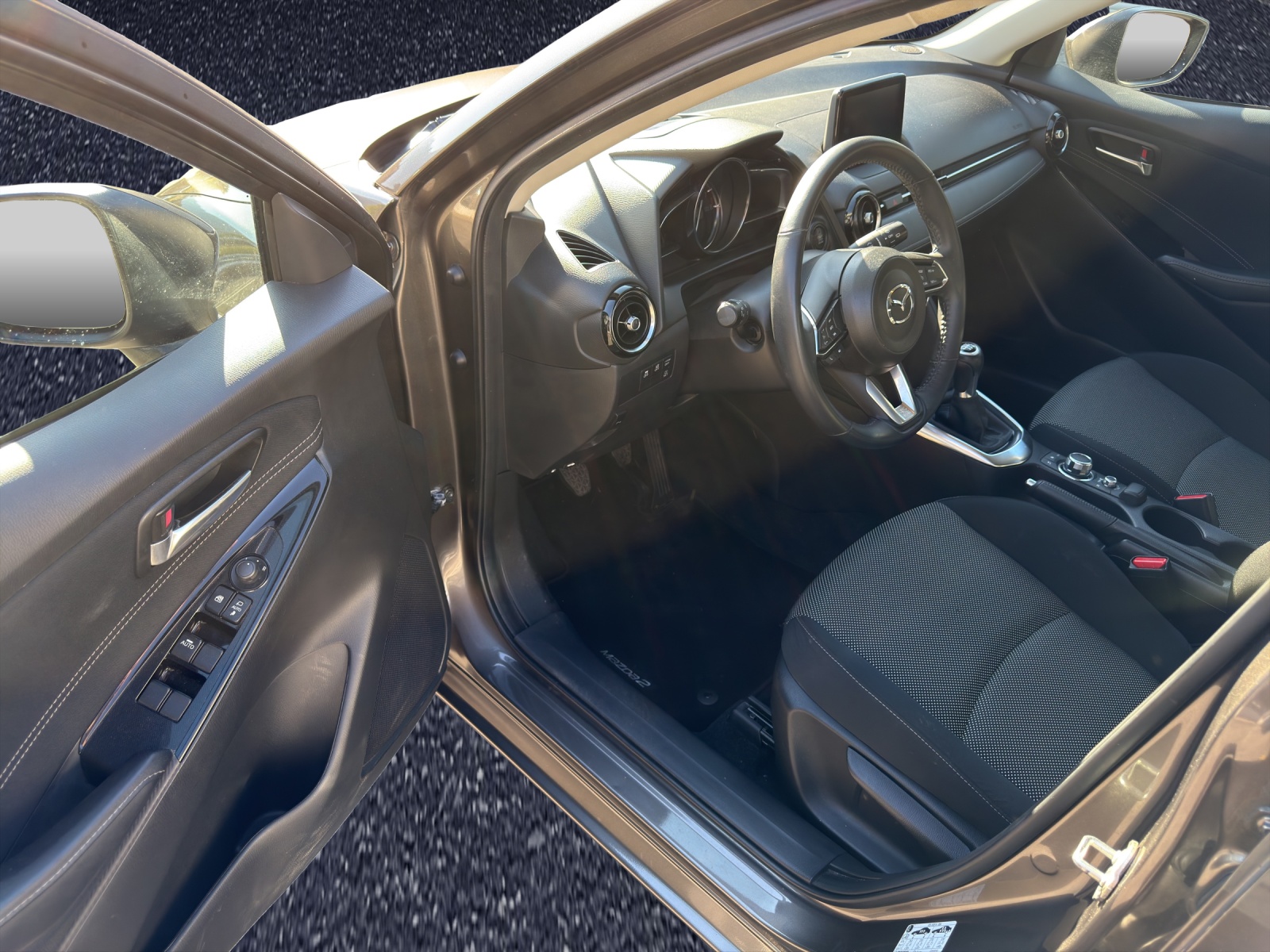 MAZDA 2 SKYACTIV-G 115 Revolution-image-8