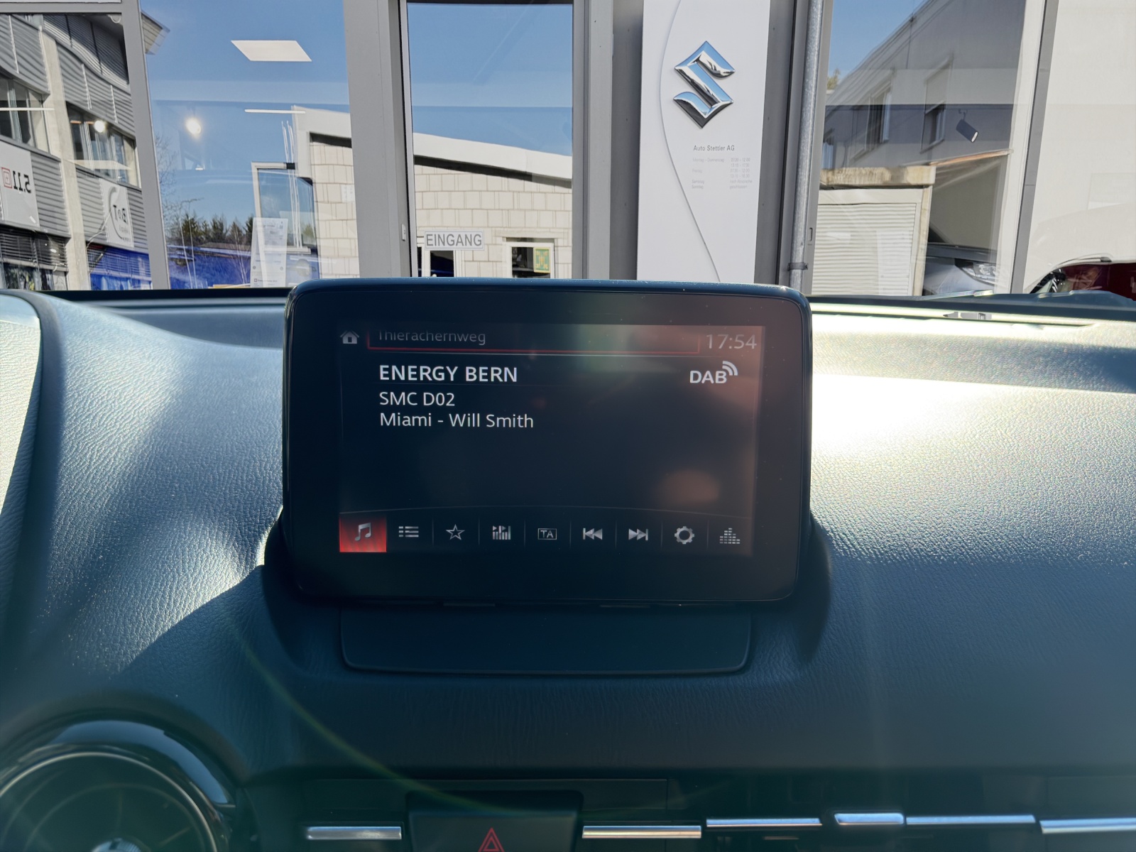MAZDA 2 SKYACTIV-G 115 Revolution-image-13