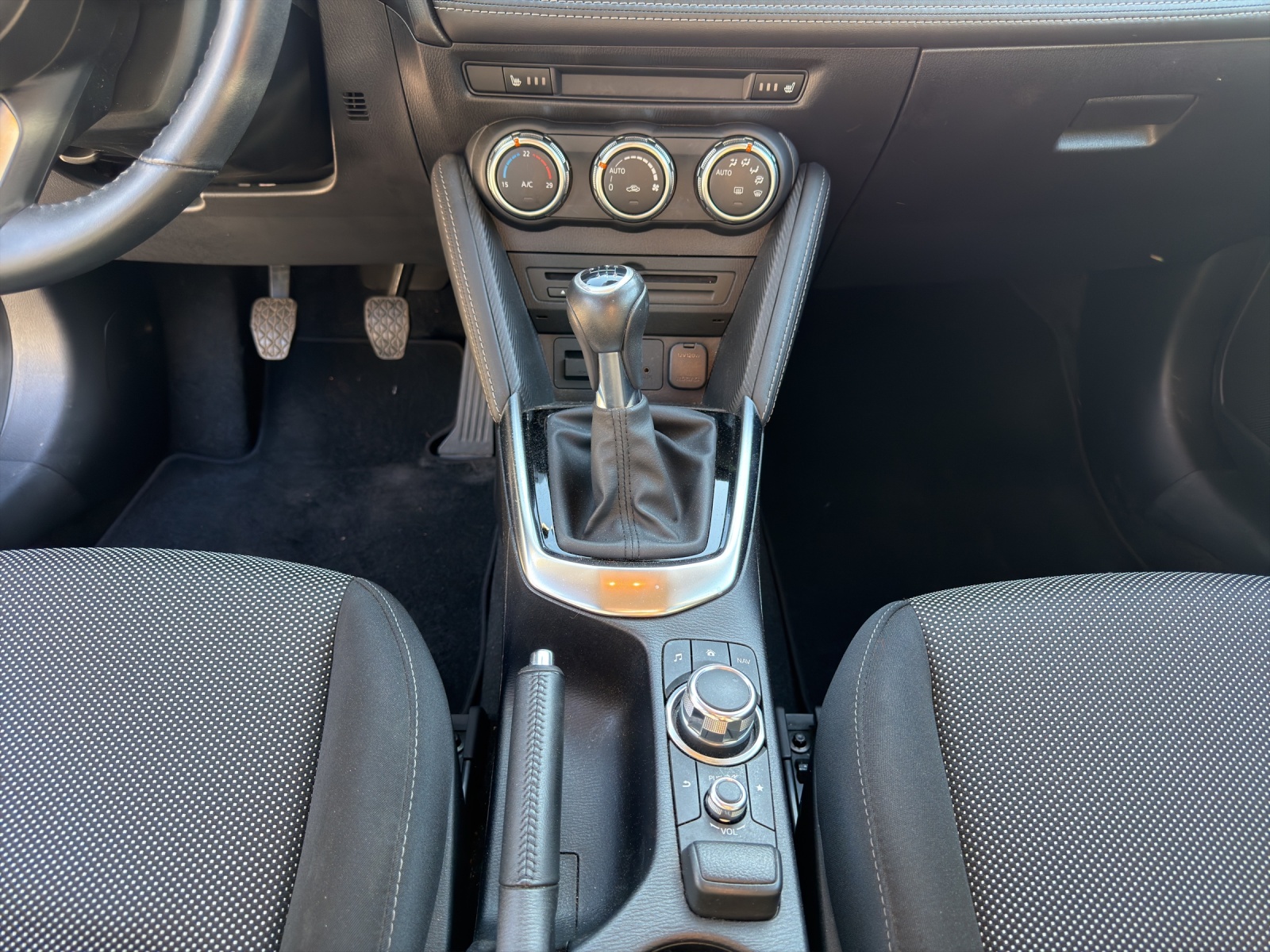 MAZDA 2 SKYACTIV-G 115 Revolution-image-12