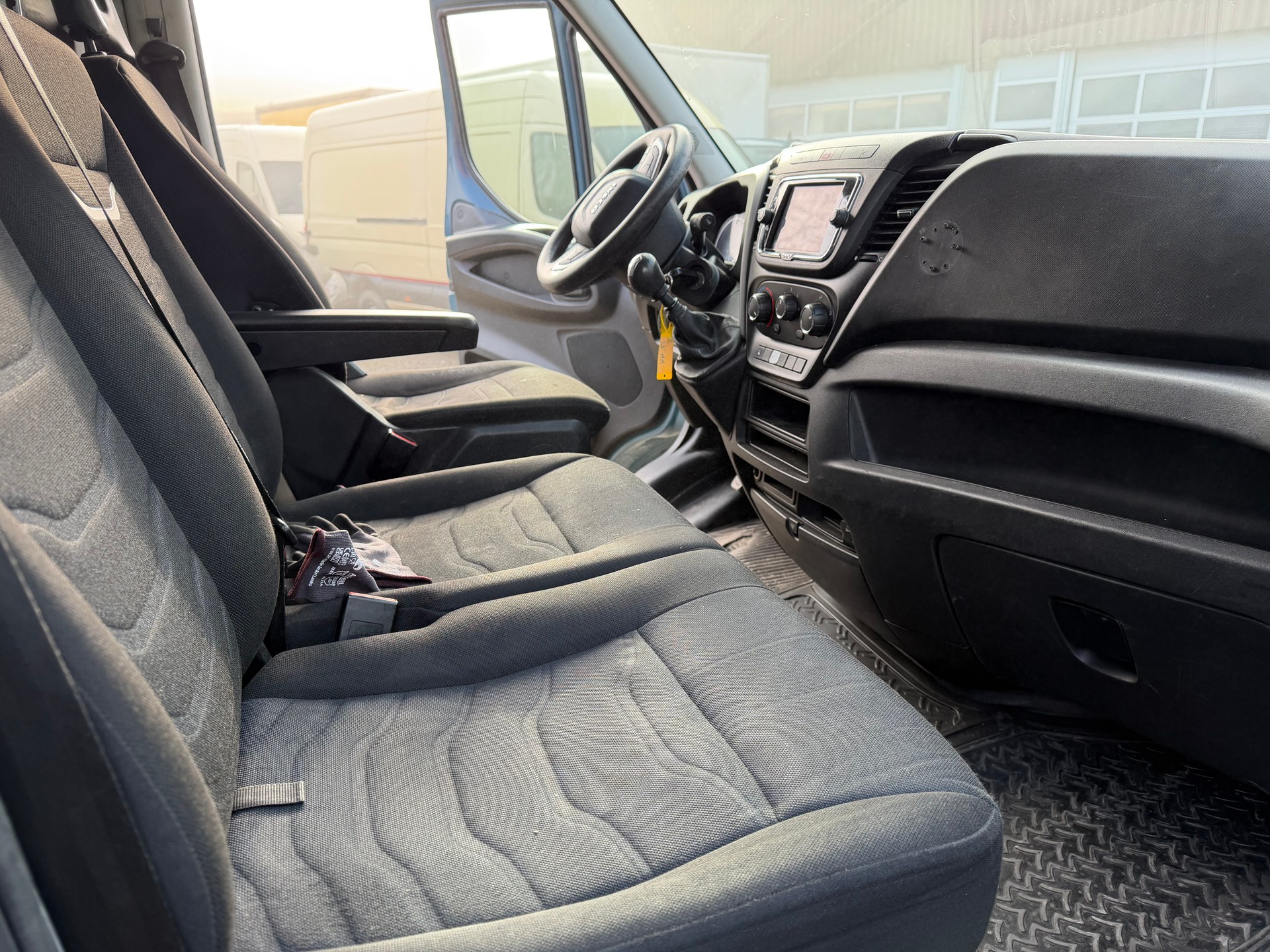 IVECO 35 S 18-image-1
