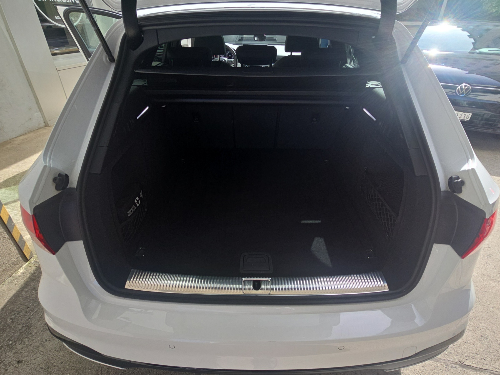 AUDI A4 Avant 40 TFSI S line S-tronic quattro-image-8