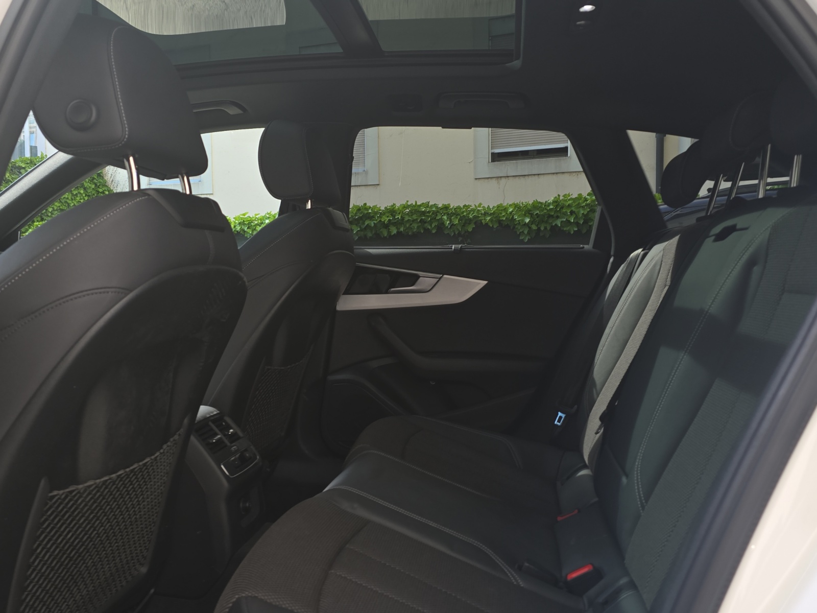 AUDI A4 Avant 40 TFSI S line S-tronic quattro-image-5