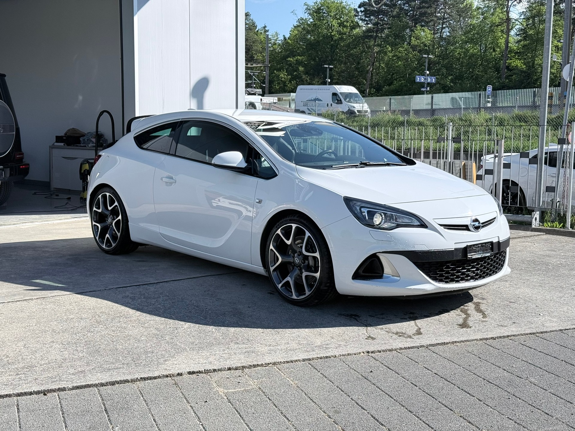 OPEL Astra GTC 2.0i 16V Turbo OPC-image-2