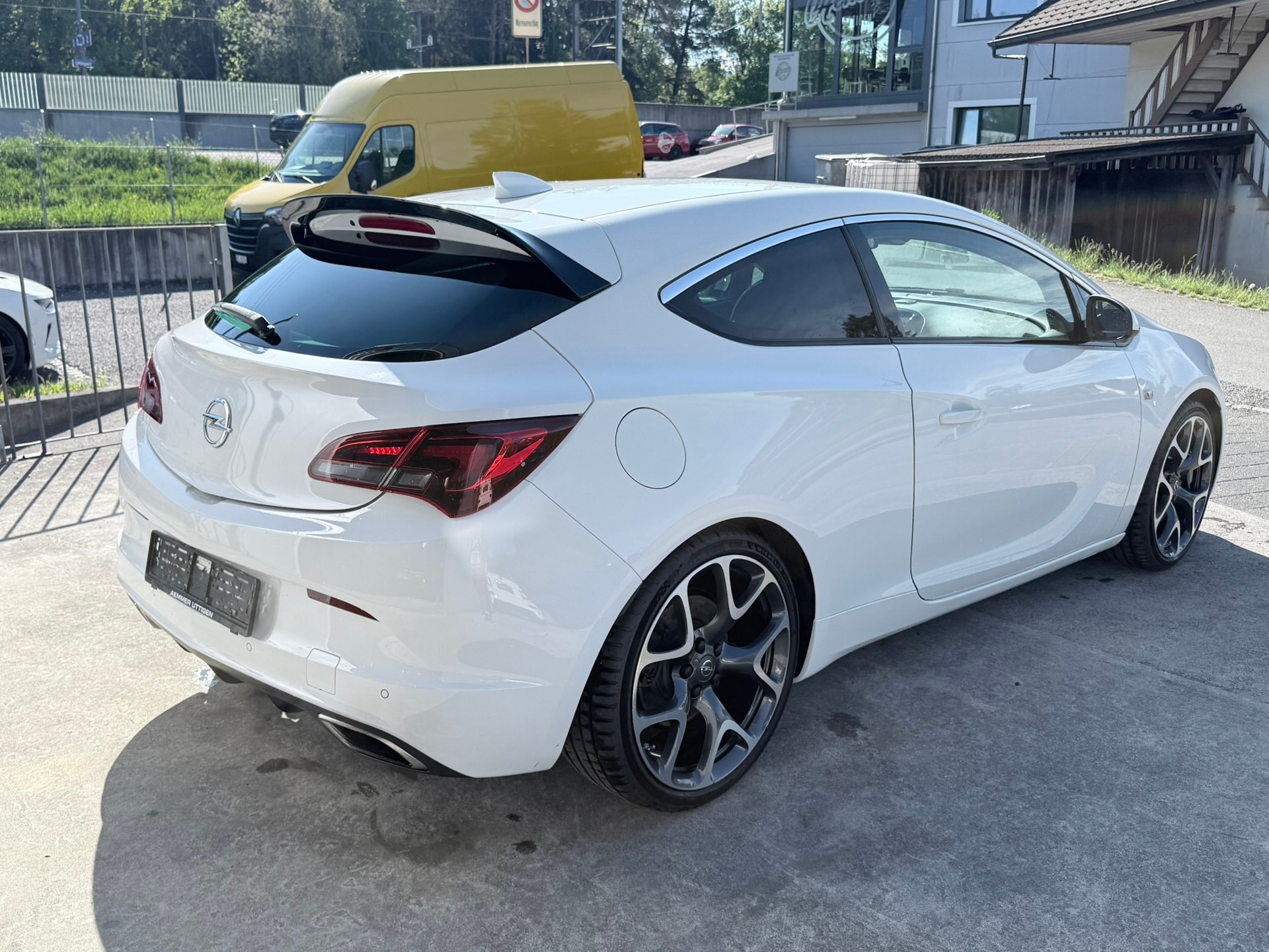 OPEL Astra GTC 2.0i 16V Turbo OPC-image-4