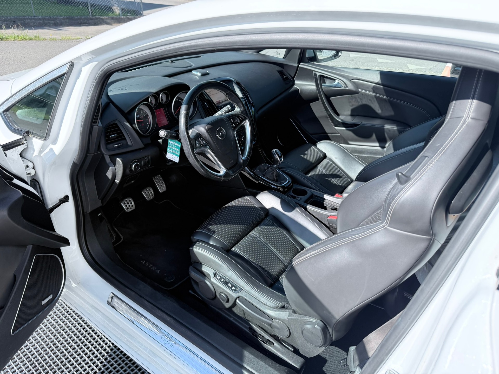 OPEL Astra GTC 2.0i 16V Turbo OPC-image-8