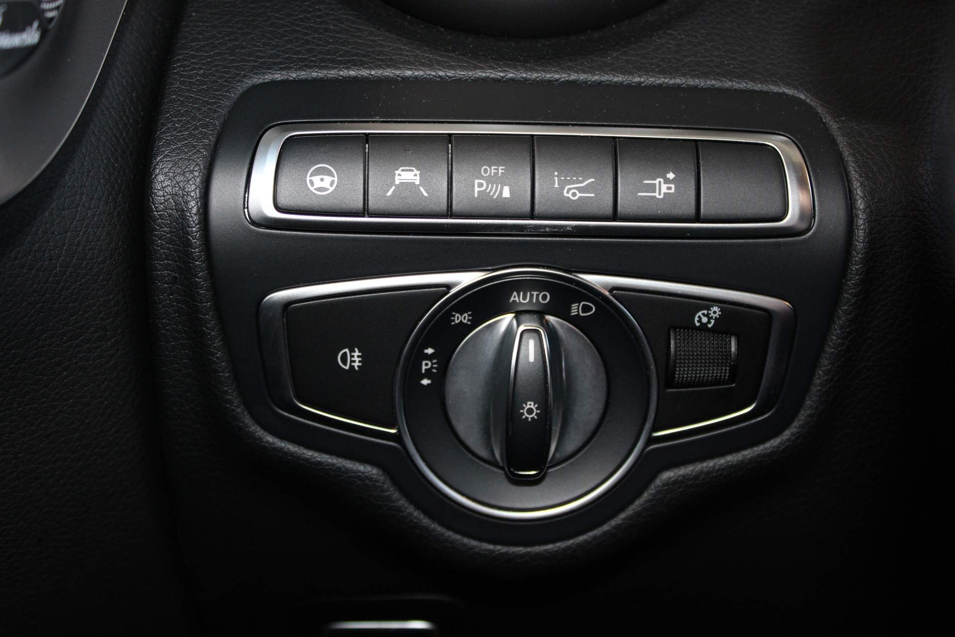 MERCEDES-BENZ C 43 Cabriolet AMG 4Matic 9G-Tronic-image-17