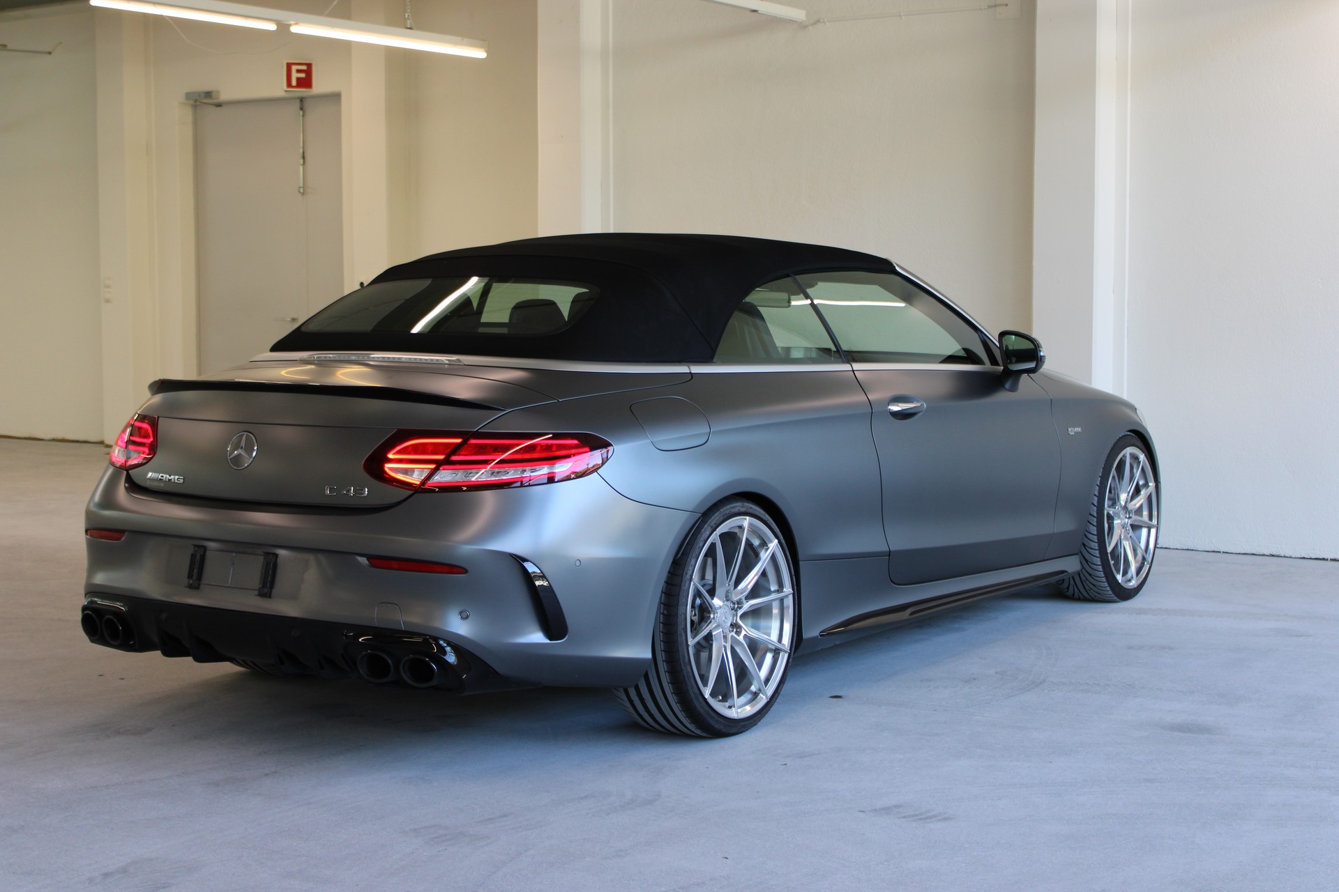 MERCEDES-BENZ C 43 Cabriolet AMG 4Matic 9G-Tronic-image-11