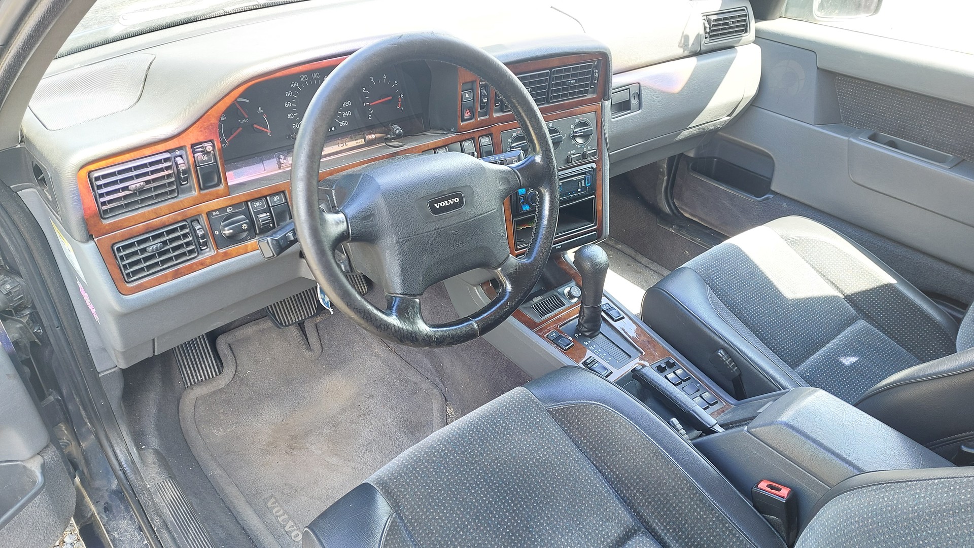 VOLVO 850 T-5-image-12