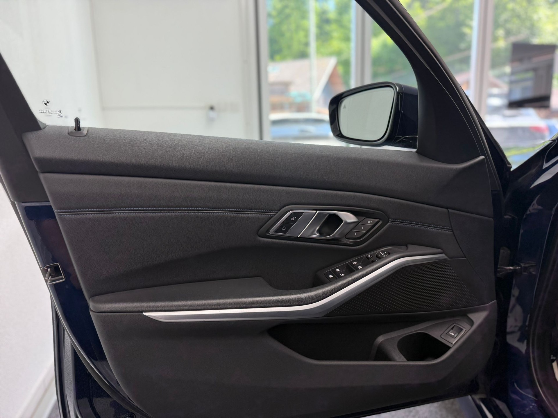 BMW 330d xDrive 48V Touring Pure M Sport Steptronic-image-10