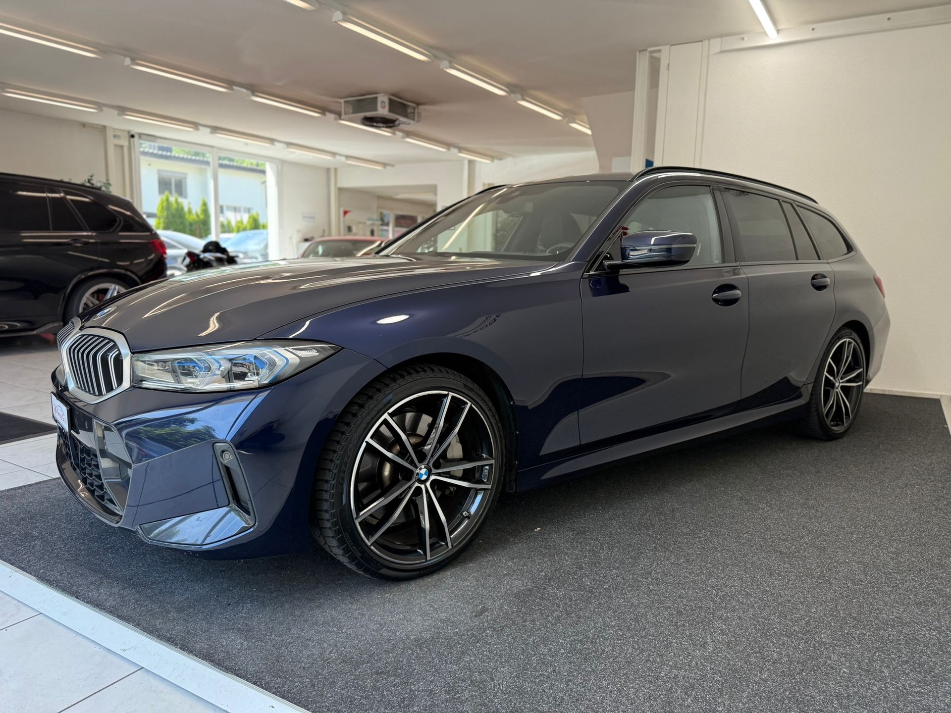 BMW 330d xDrive 48V Touring Pure M Sport Steptronic-image-8