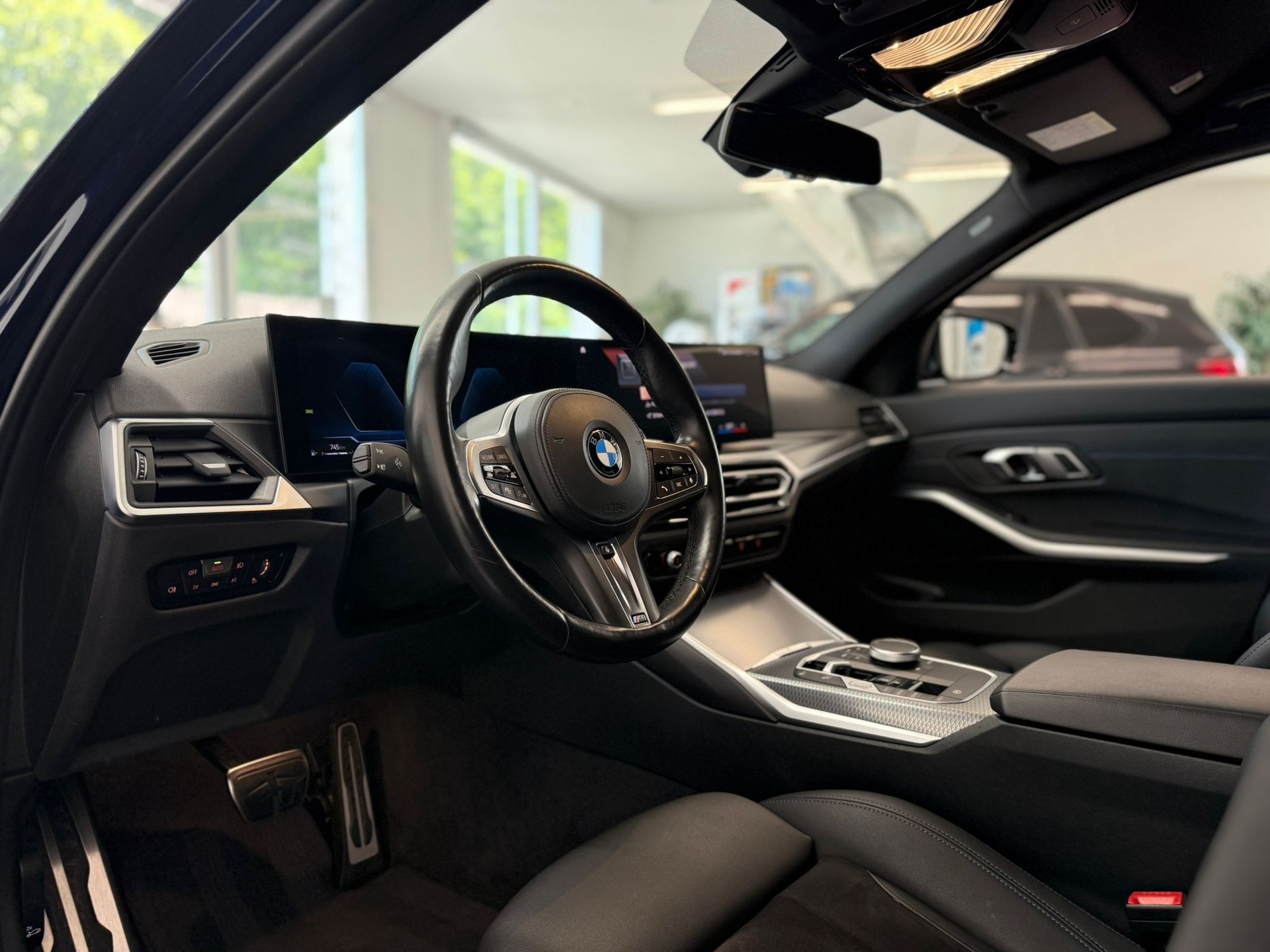 BMW 330d xDrive 48V Touring Pure M Sport Steptronic-image-11