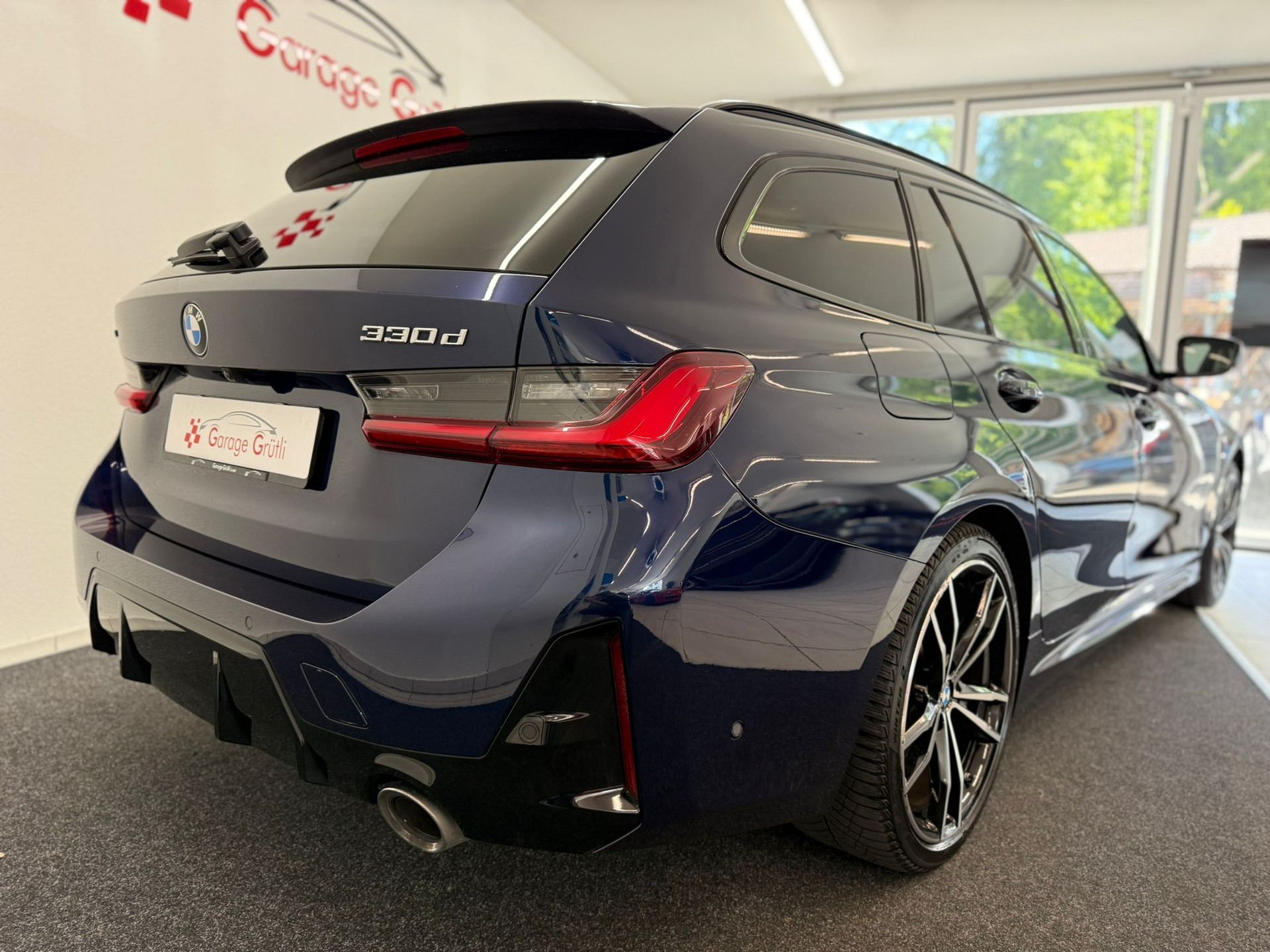 BMW 330d xDrive 48V Touring Pure M Sport Steptronic-image-4