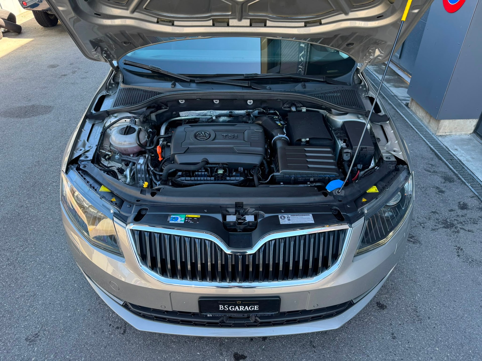 SKODA Octavia Combi 1.8 TSI Elegance 4x4 DSG 1. Hand-image-3