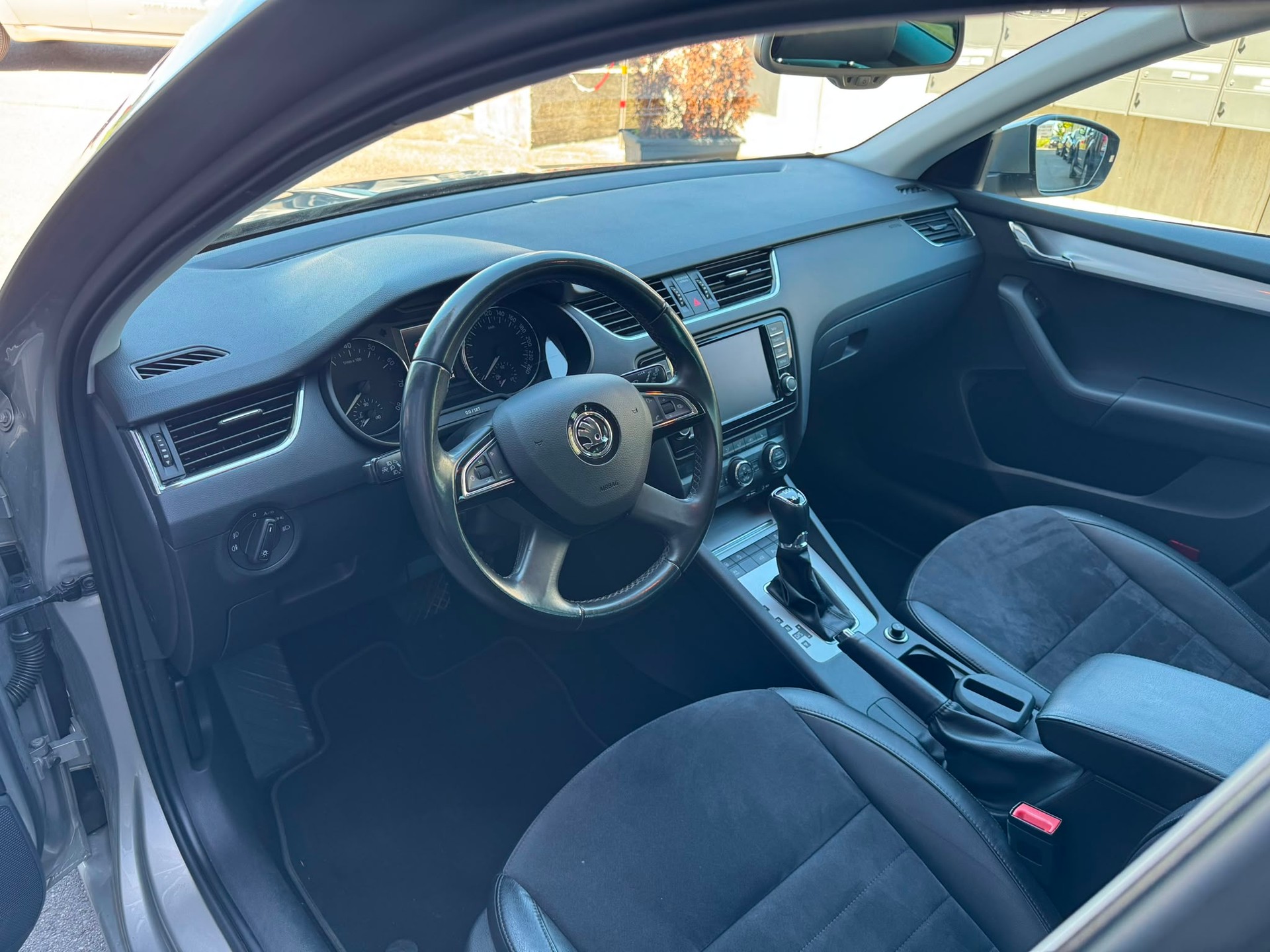 SKODA Octavia Combi 1.8 TSI Elegance 4x4 DSG 1. Hand-image-8