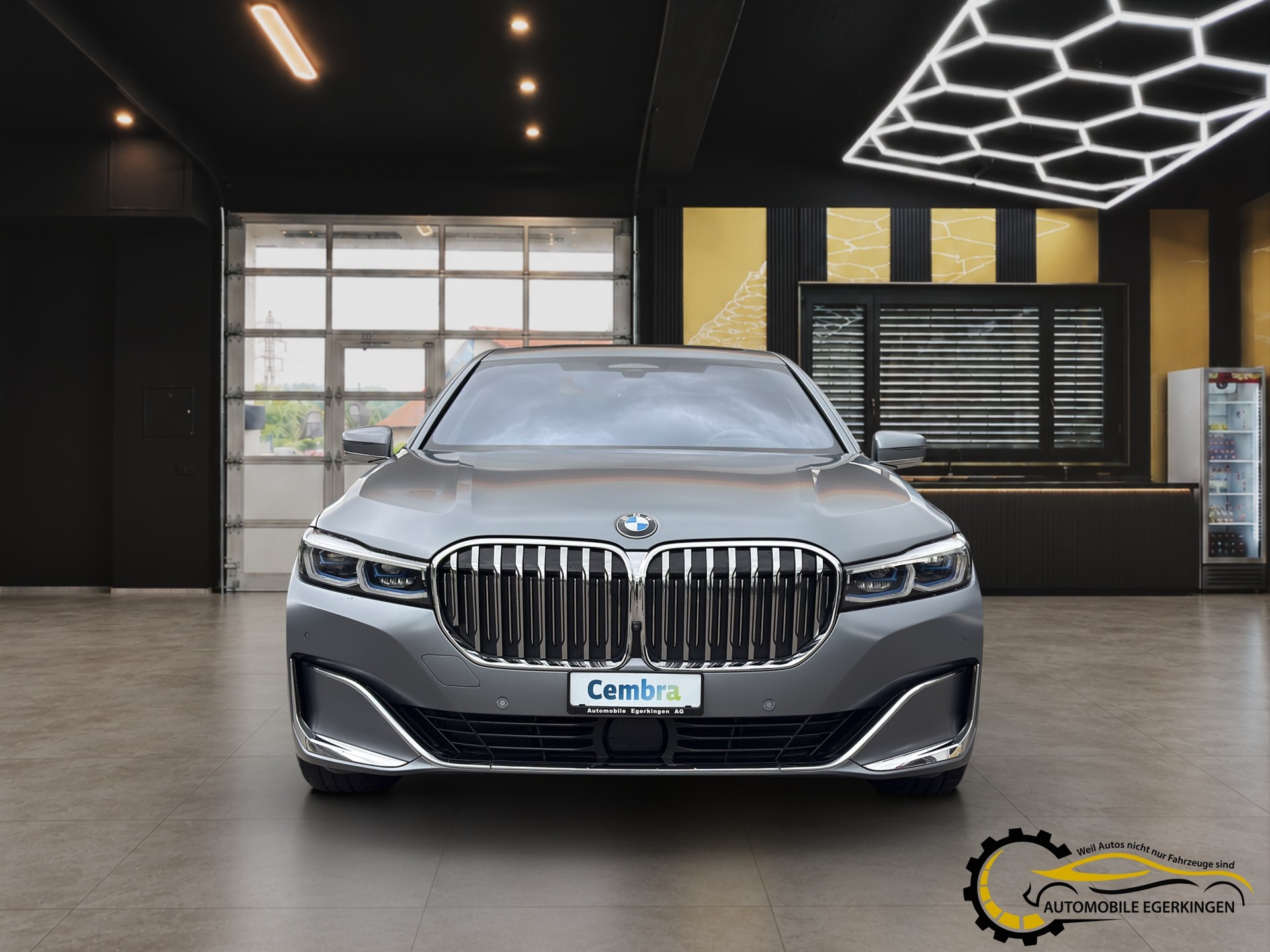 BMW 745Le xDrive Steptronic-showroom-element-1