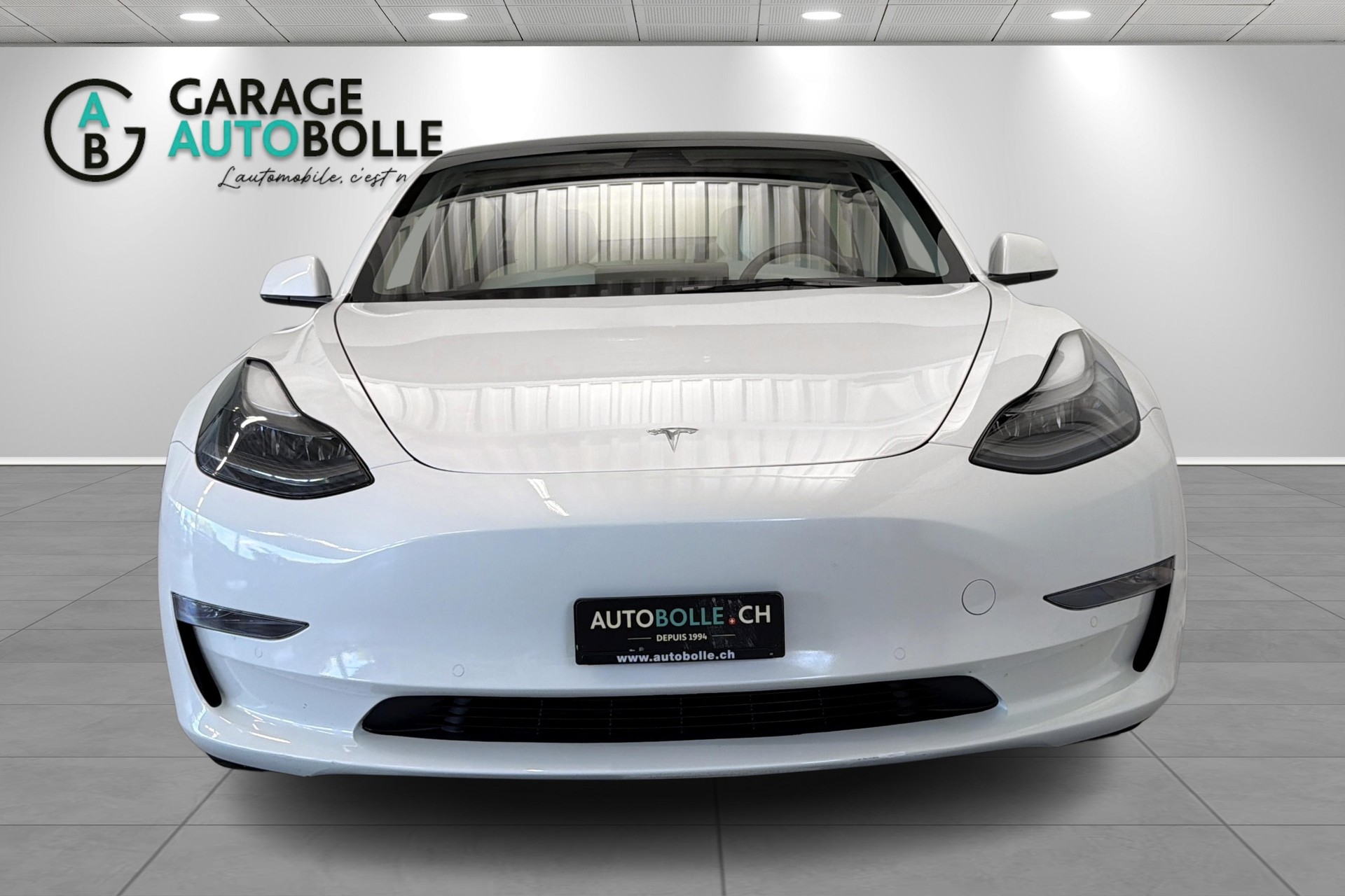 TESLA Model 3 Long Range Dual Motor AWD-showroom-element-1