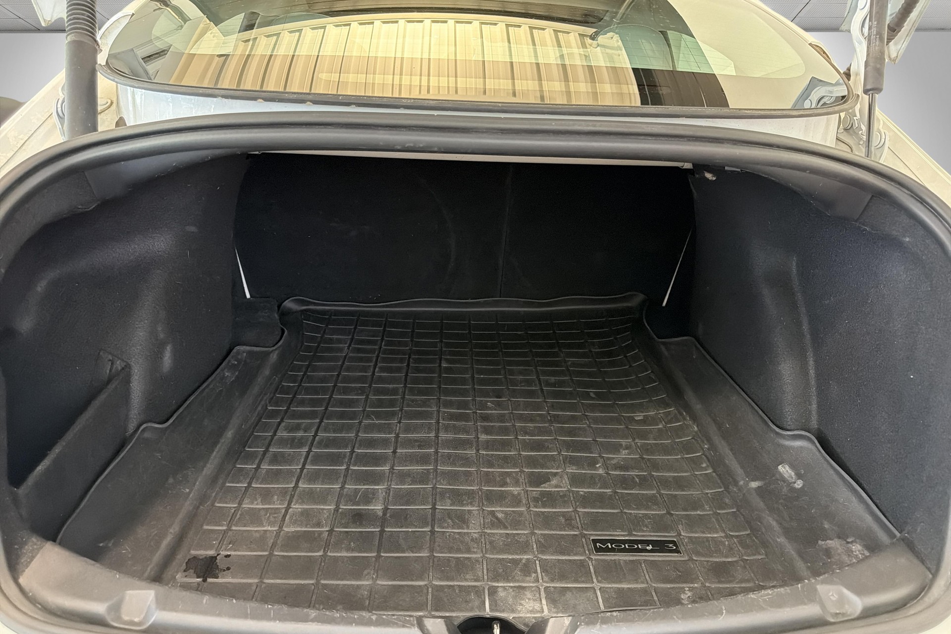 TESLA Model 3 Long Range Dual Motor AWD-image-17